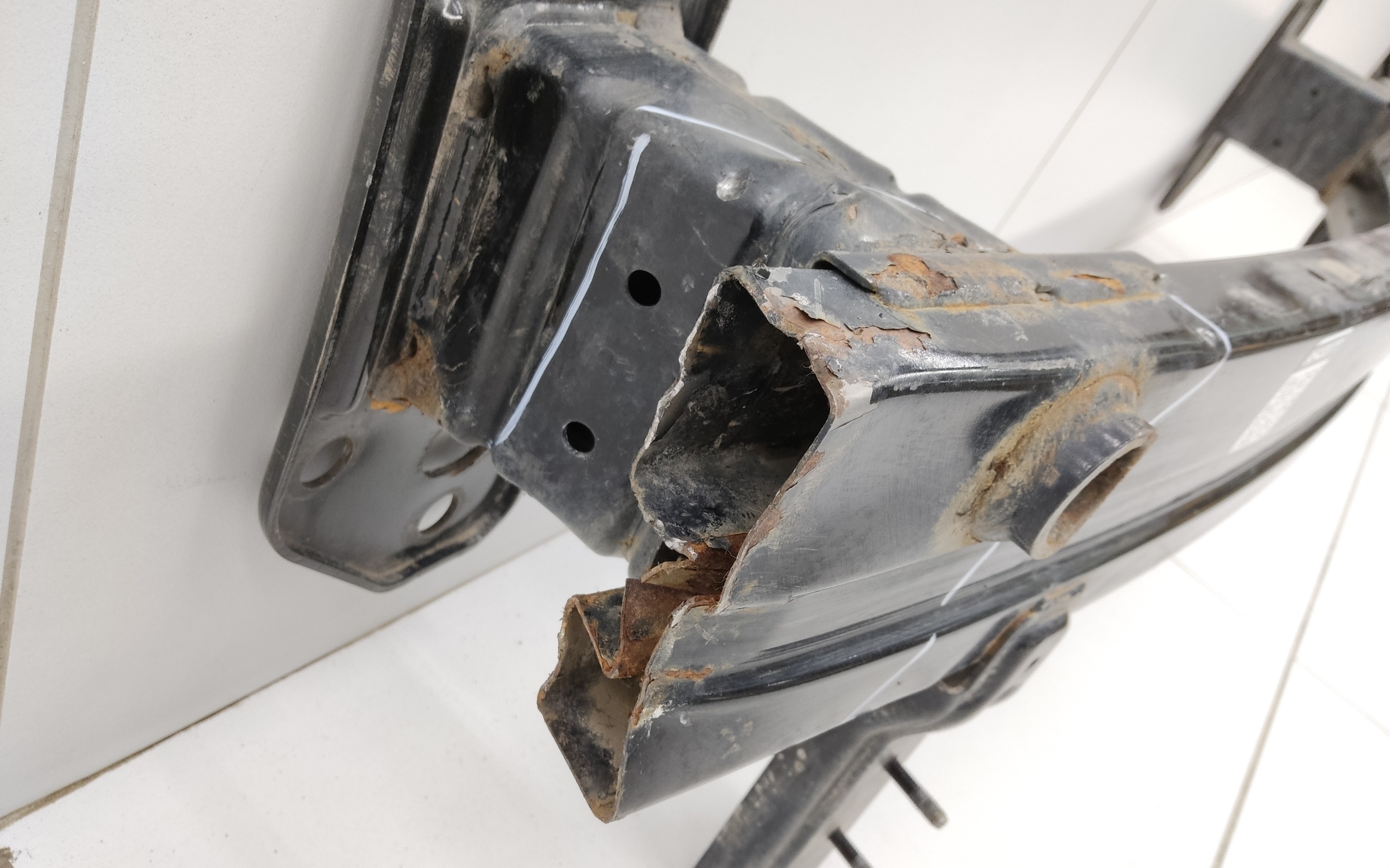 Усилитель переднего бампера Hyundai Creta 1