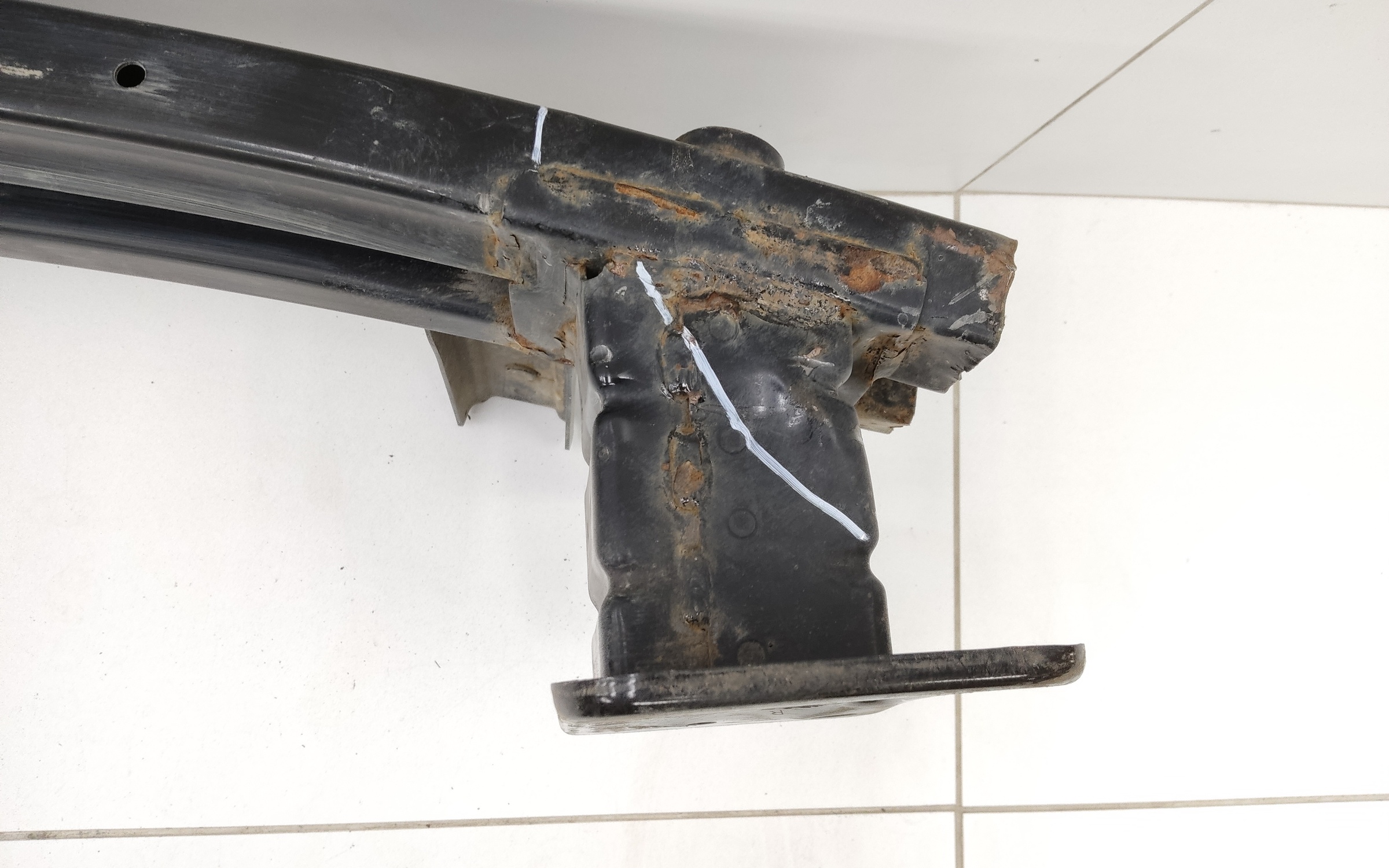 Усилитель переднего бампера Hyundai Creta 1