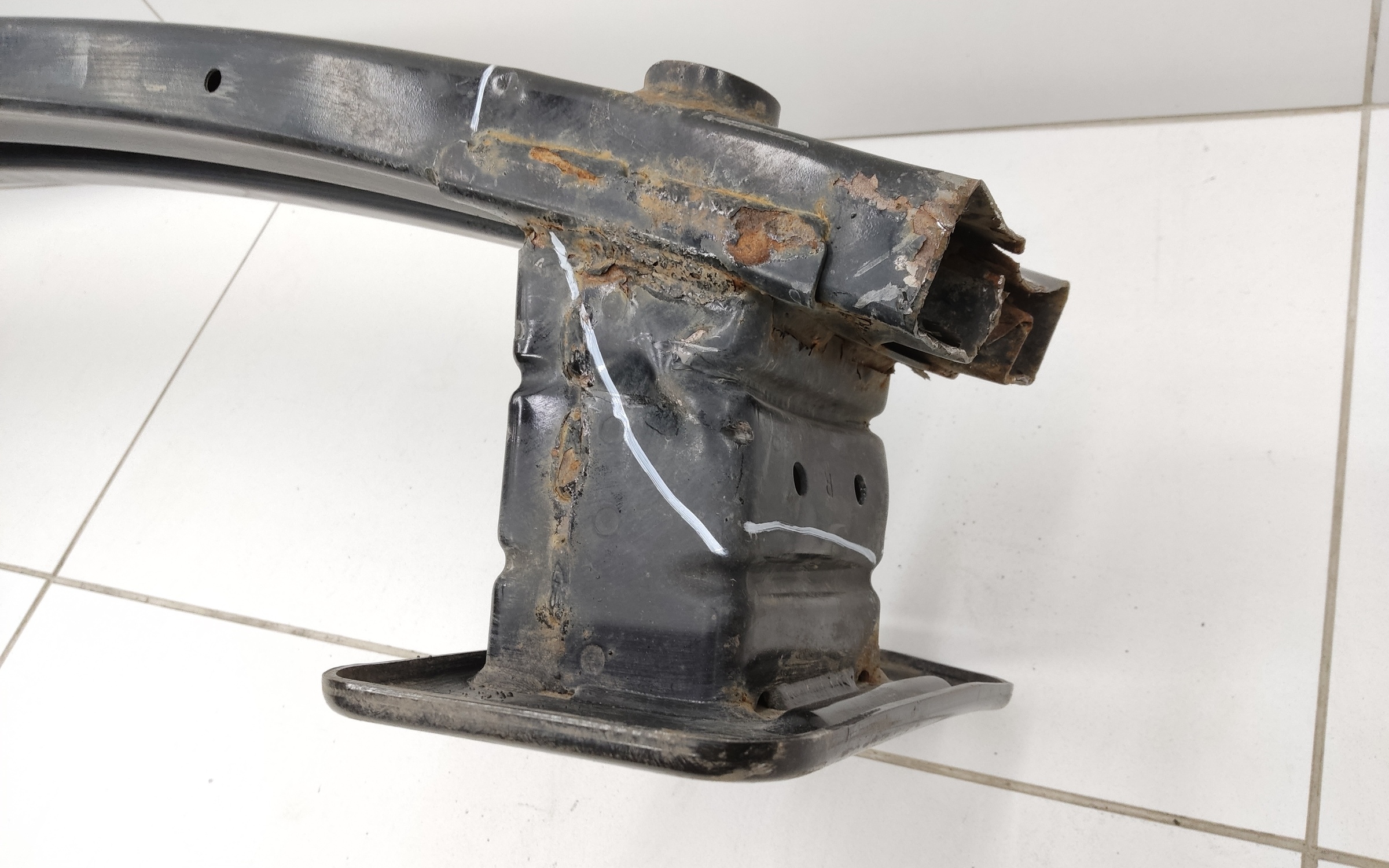 Усилитель переднего бампера Hyundai Creta 1