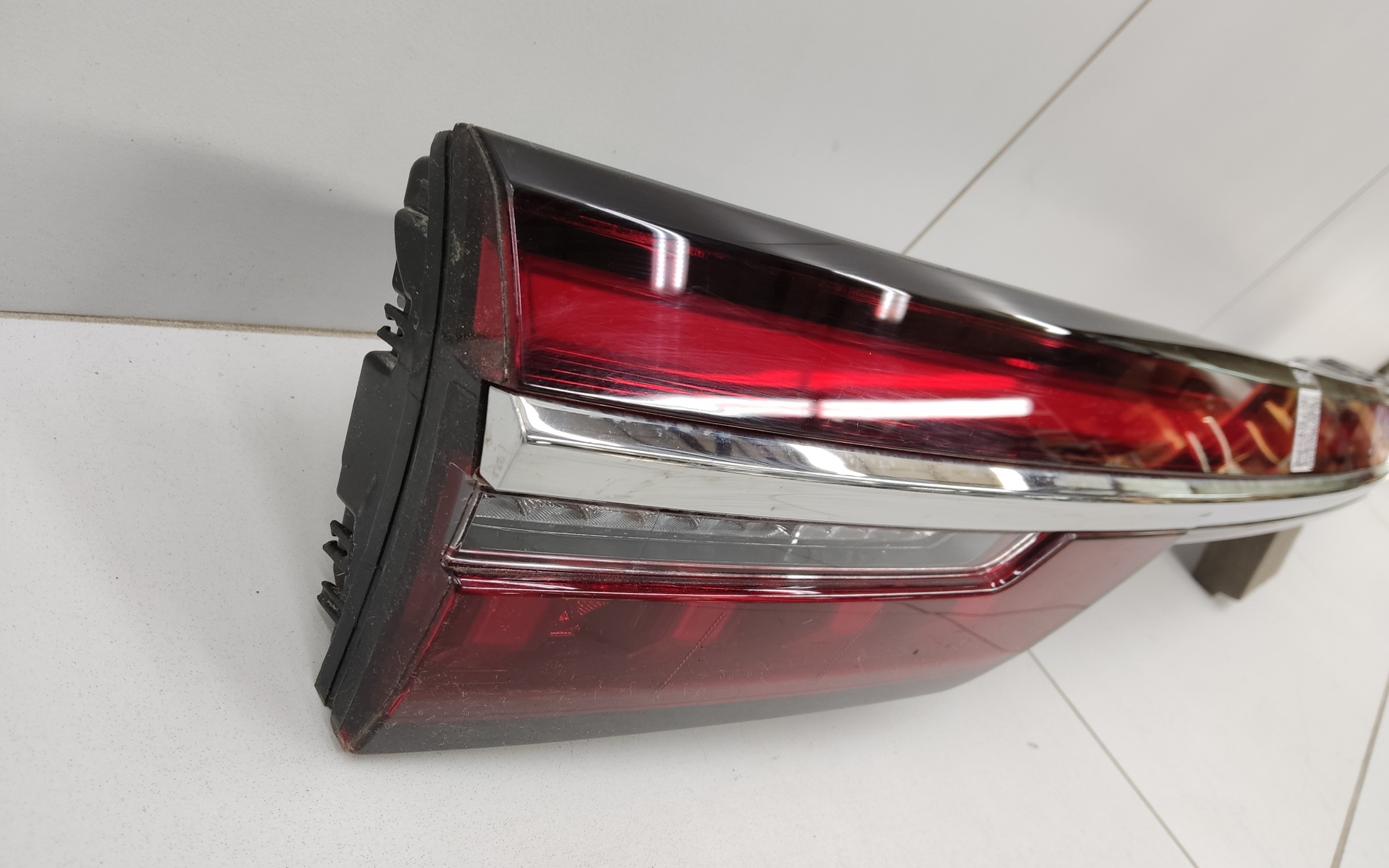 Фонарь крышки багажника Geely Monjaro LED