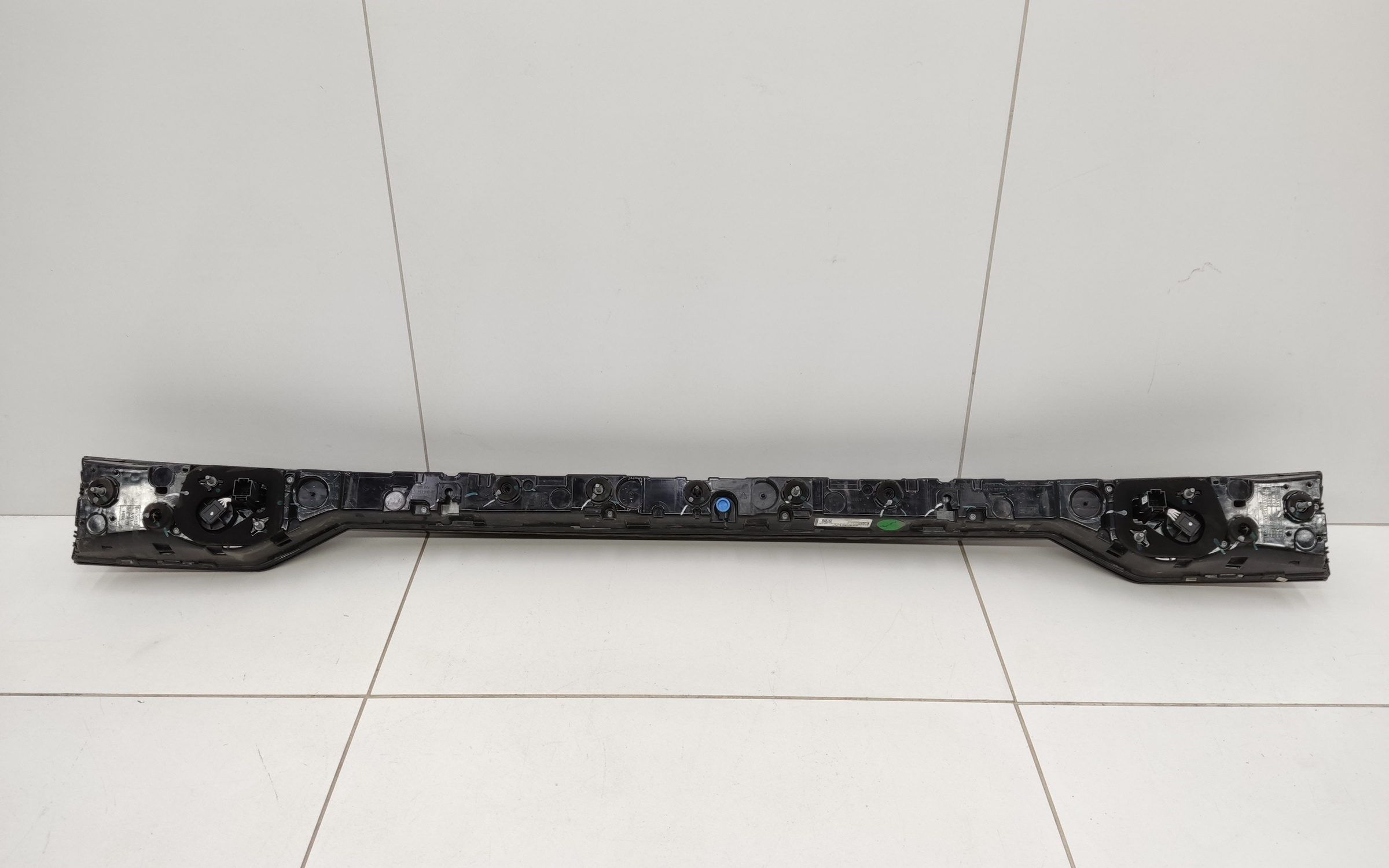 Фонарь крышки багажника Geely Monjaro LED