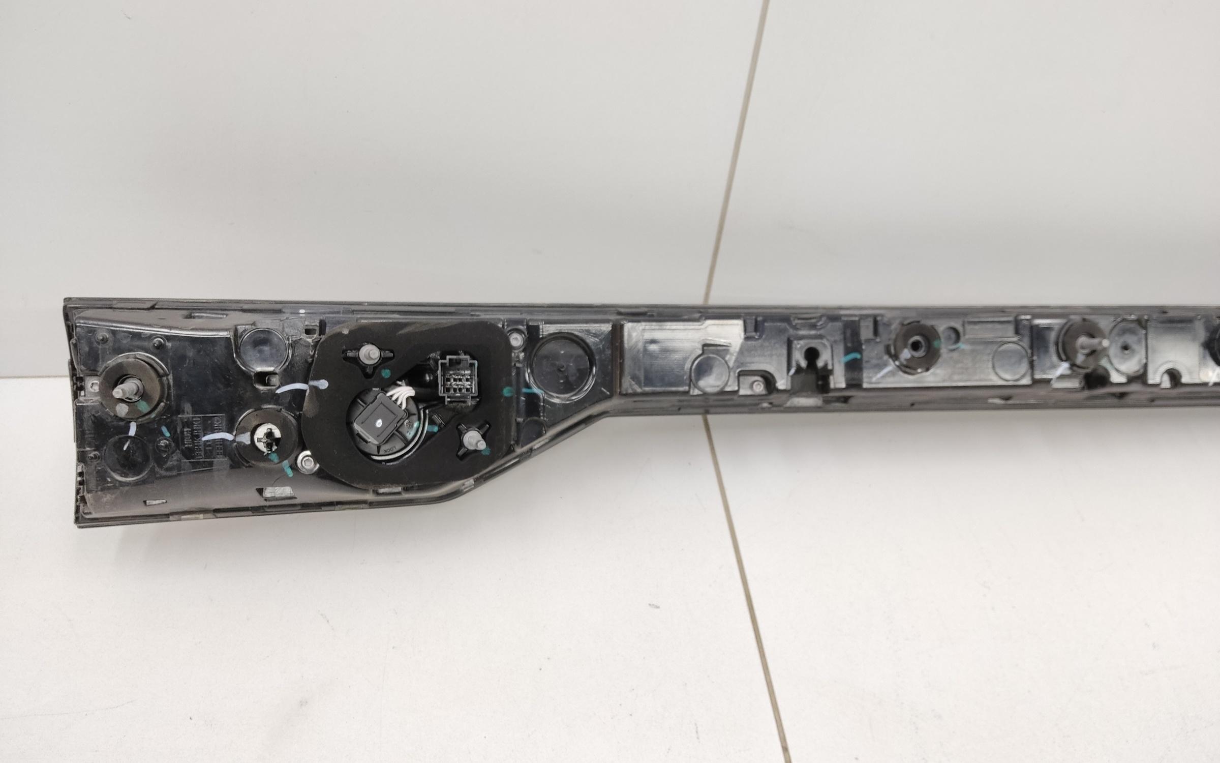 Фонарь крышки багажника Geely Monjaro LED