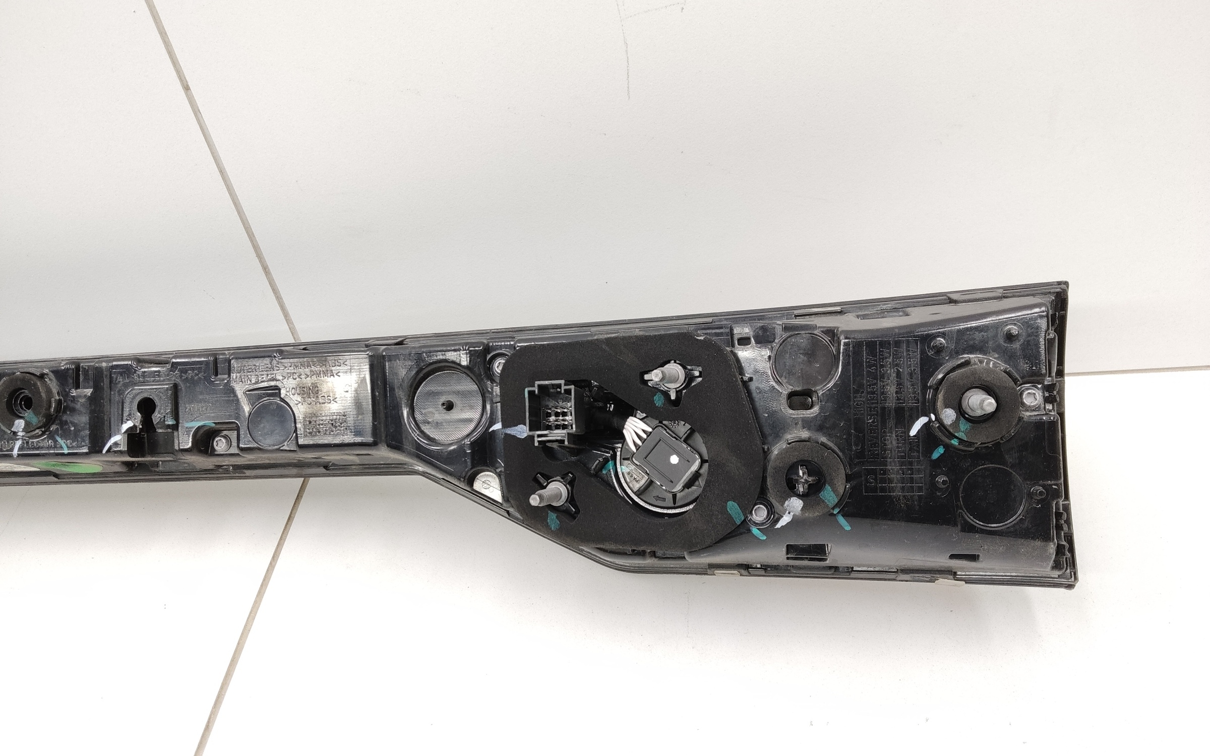 Фонарь крышки багажника Geely Monjaro LED