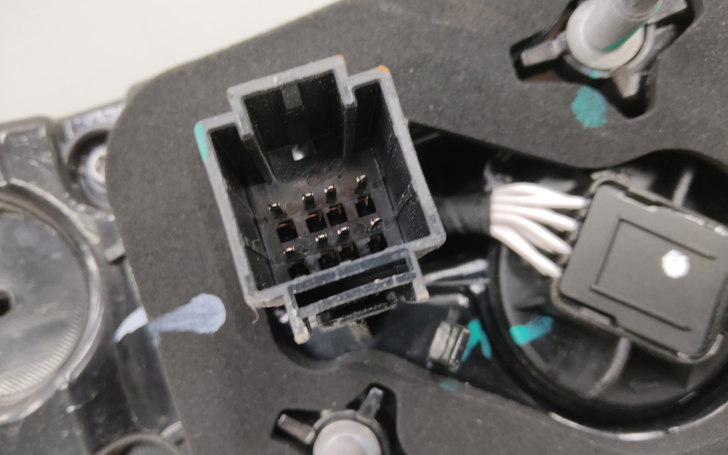 Фонарь крышки багажника Geely Monjaro LED