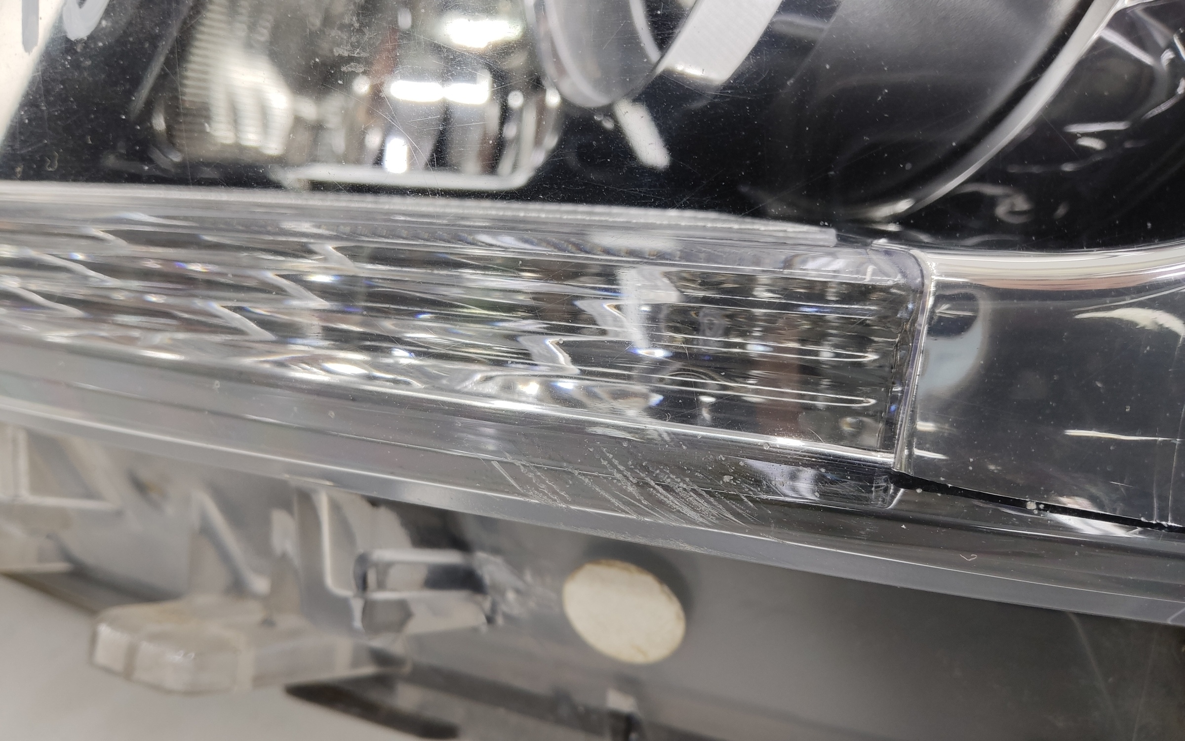 Фара передняя левая линза Hyundai Creta 1 галоген ДХО белая