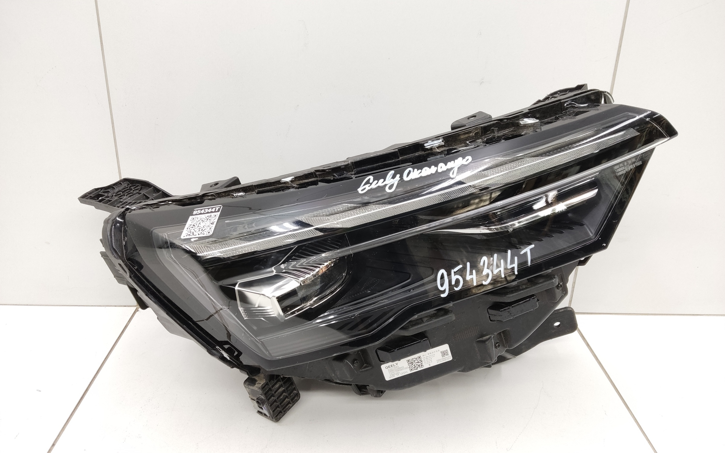Фара передняя правая Geely Okavango Restail
