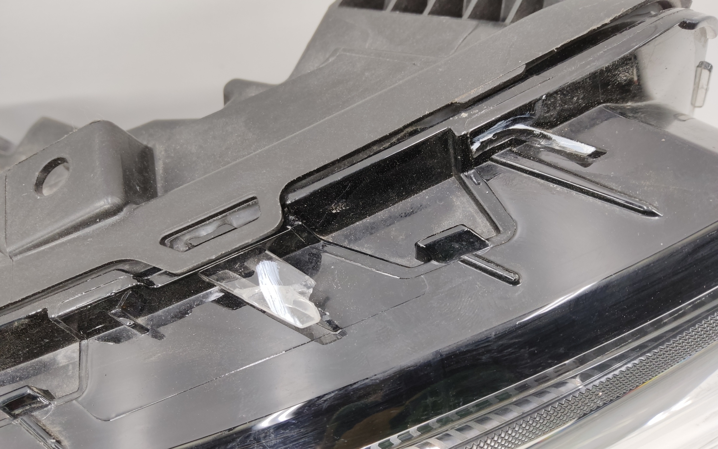 Фара передняя правая Geely Okavango Restail