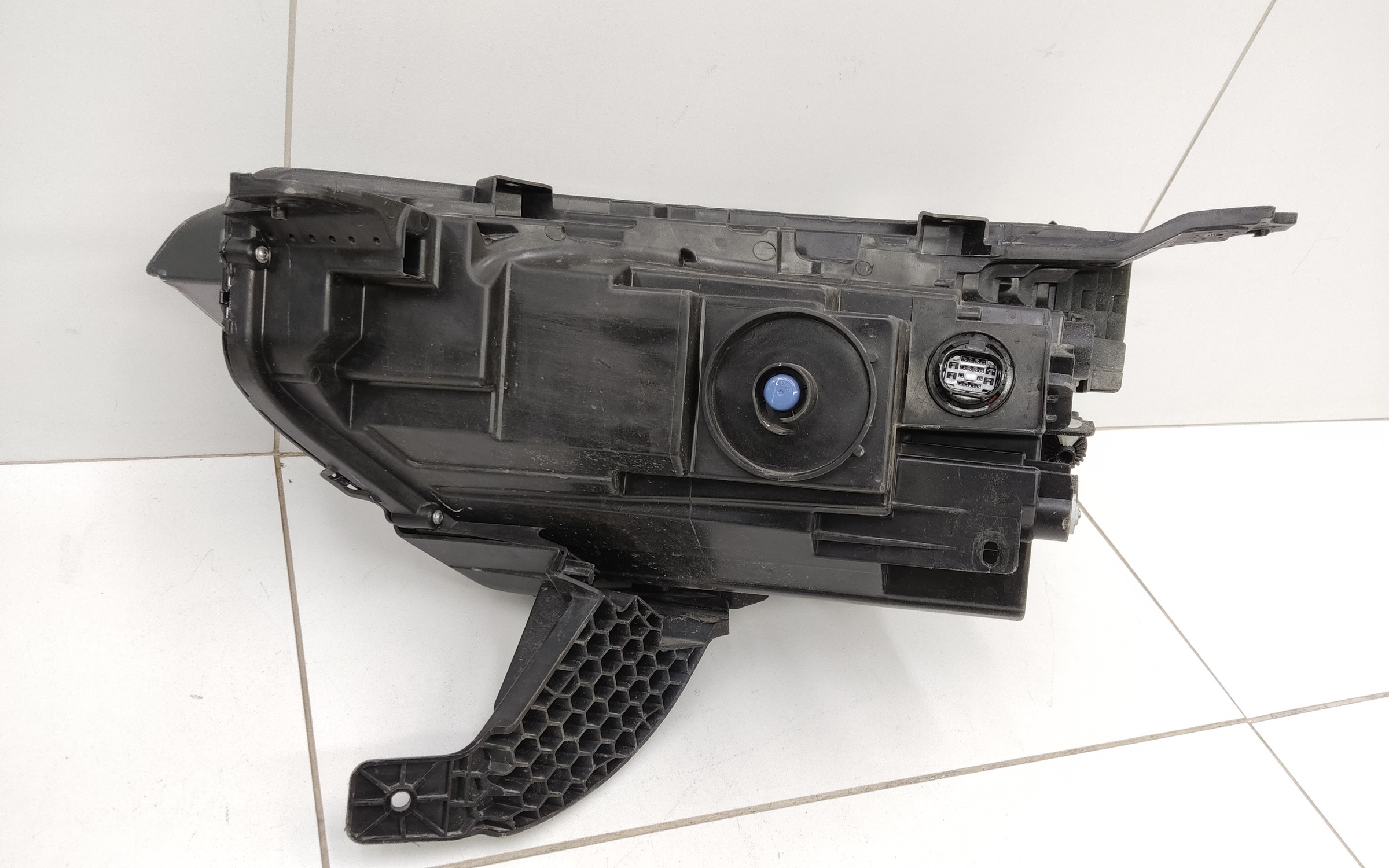 Фара передняя правая Geely Okavango Restail