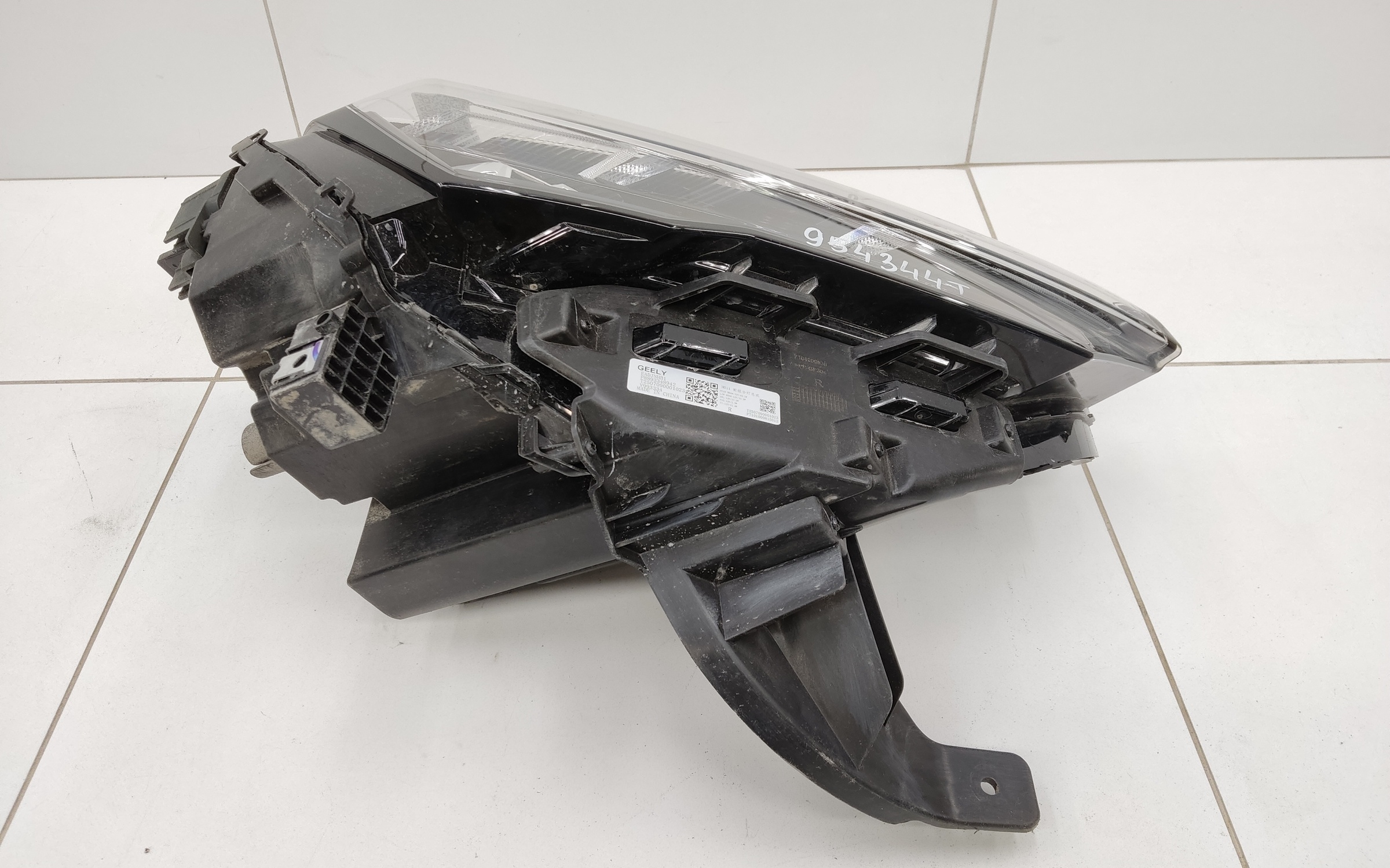 Фара передняя правая Geely Okavango Restail