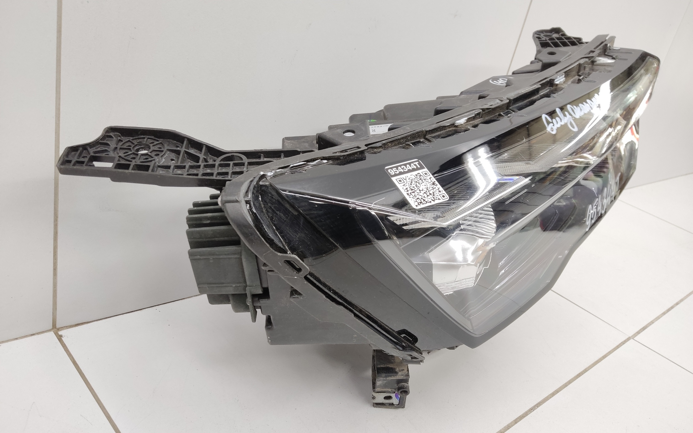 Фара передняя правая Geely Okavango Restail