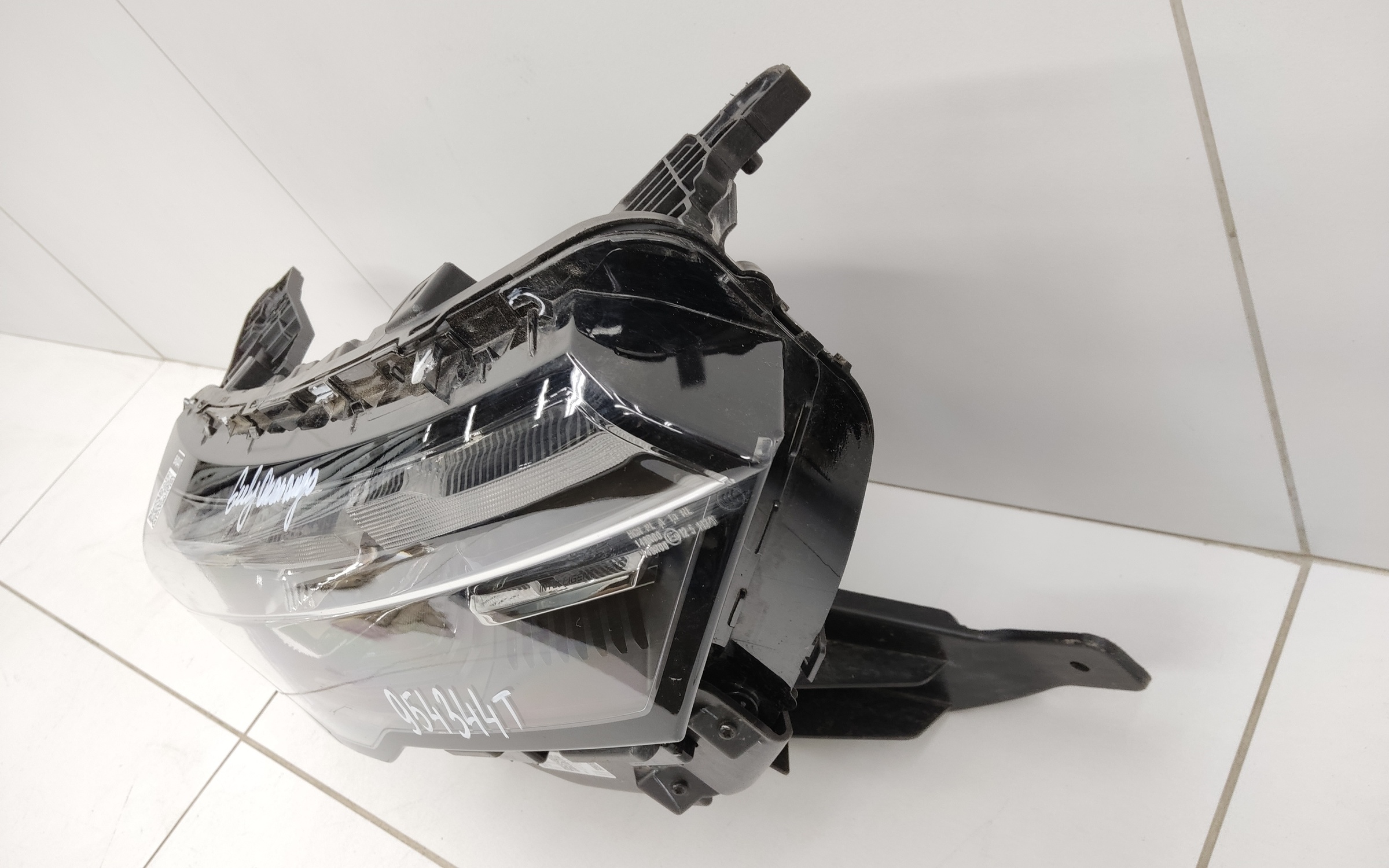 Фара передняя правая Geely Okavango Restail