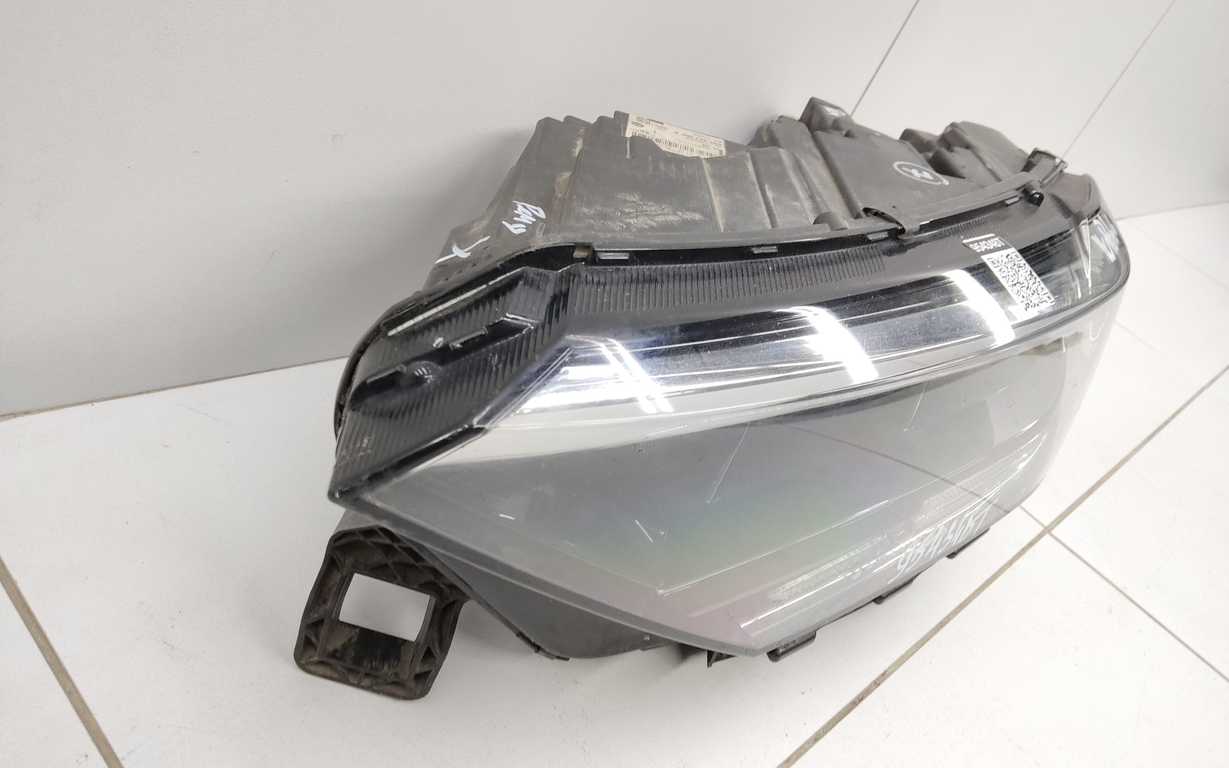 Фара передняя левая Volkswagen Polo 6 Liftback LED