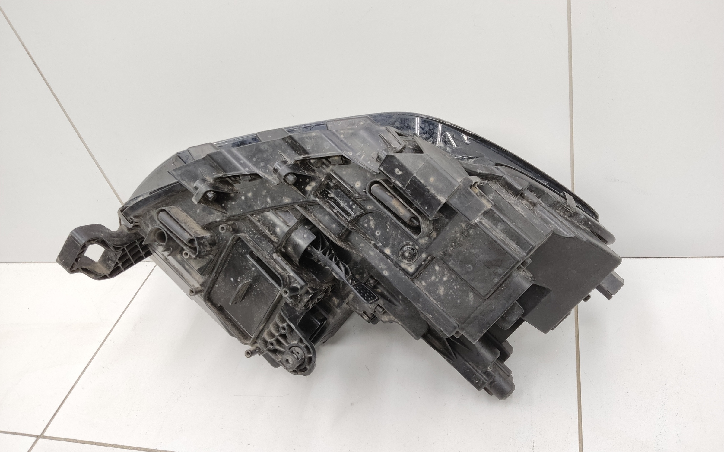 Фара передняя левая Volkswagen Polo 6 Liftback LED