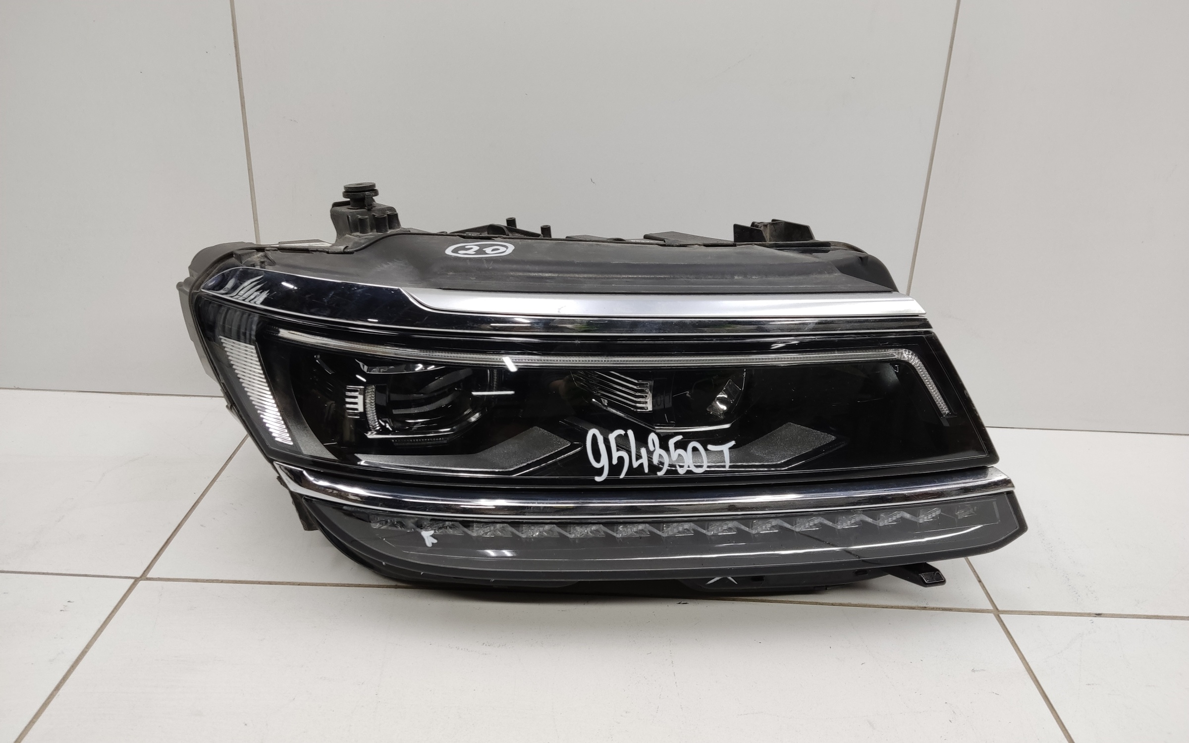 Фара передняя правая Volkswagen Tiguan 2 LED