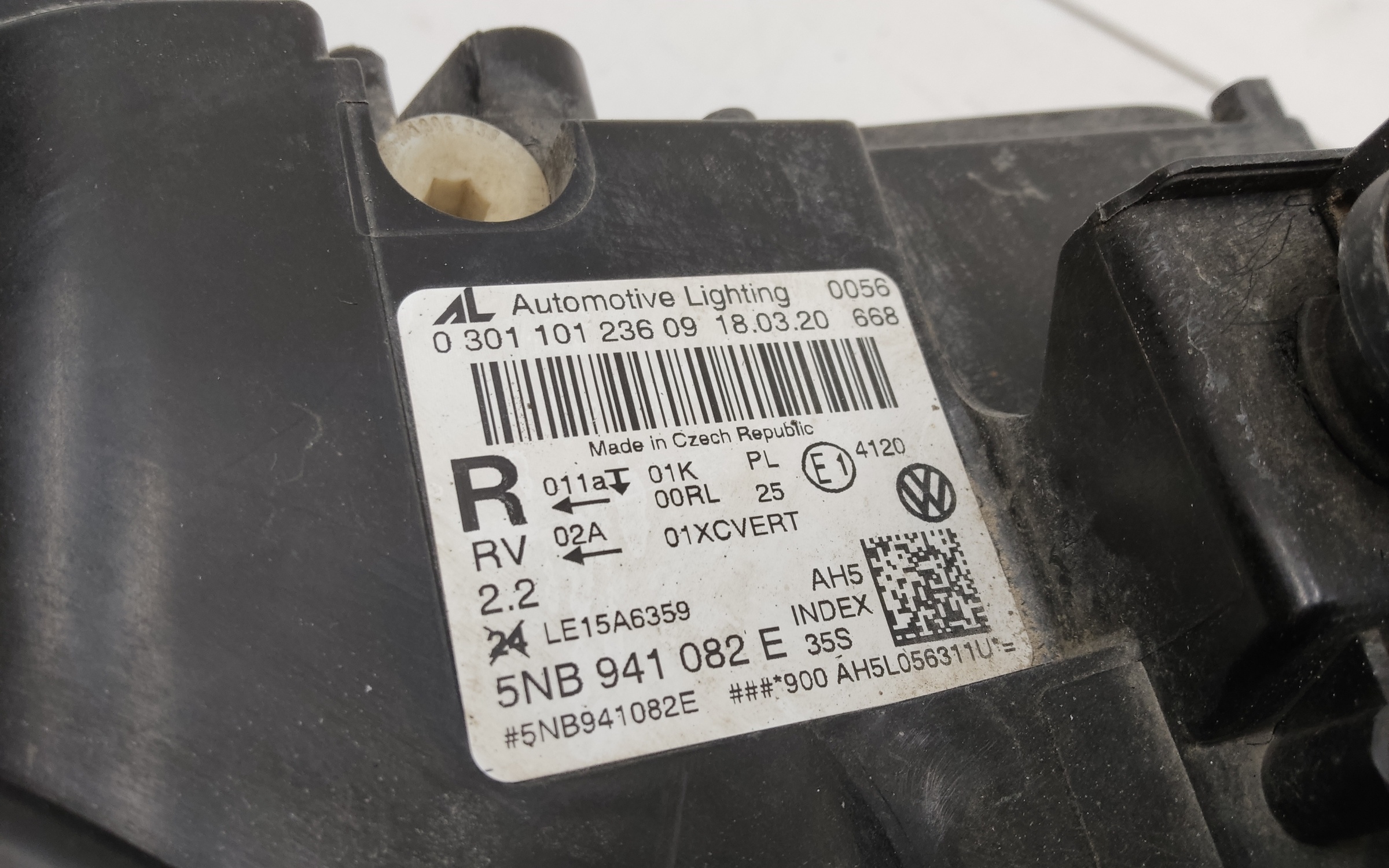 Фара передняя правая Volkswagen Tiguan 2 LED