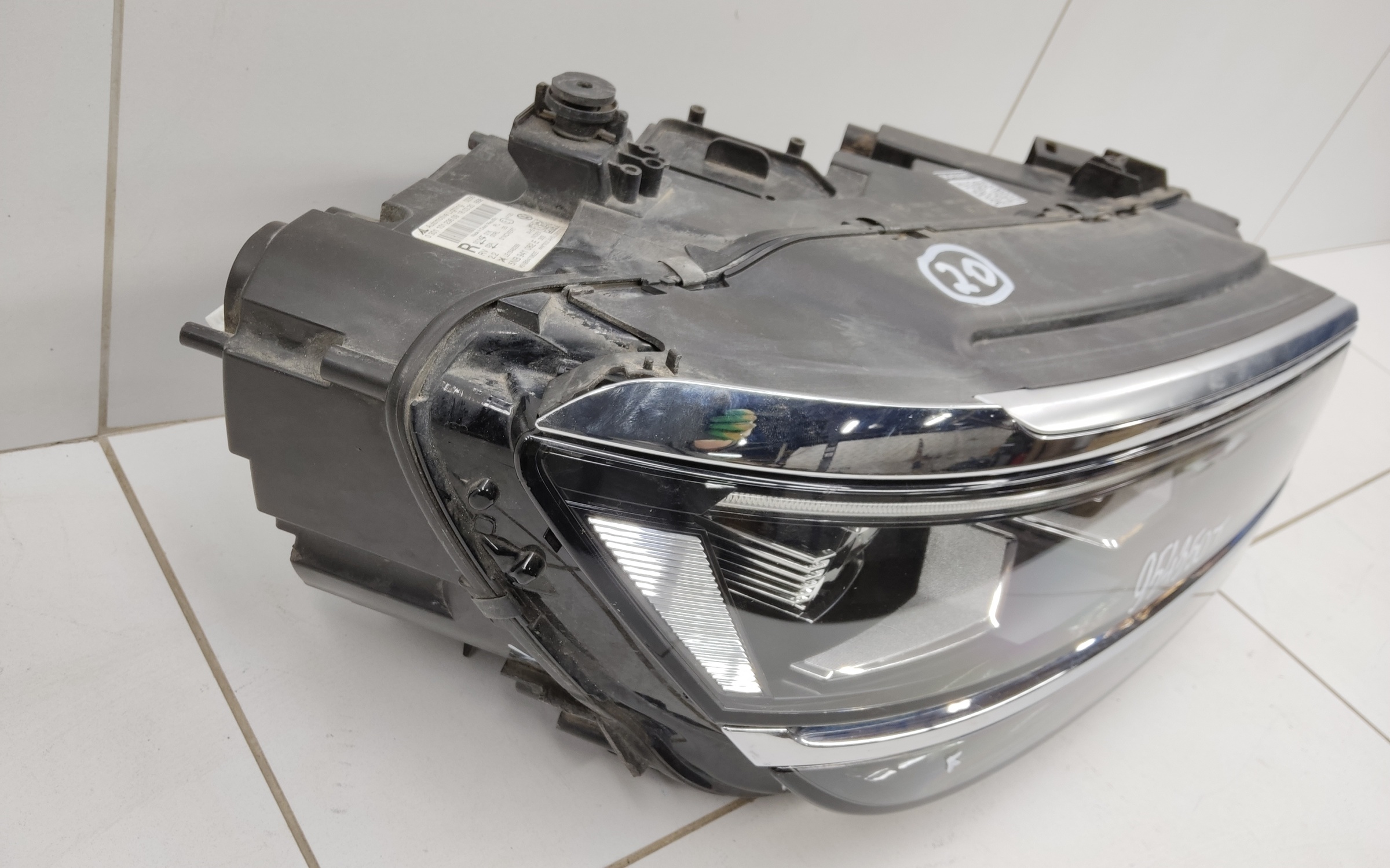 Фара передняя правая Volkswagen Tiguan 2 LED