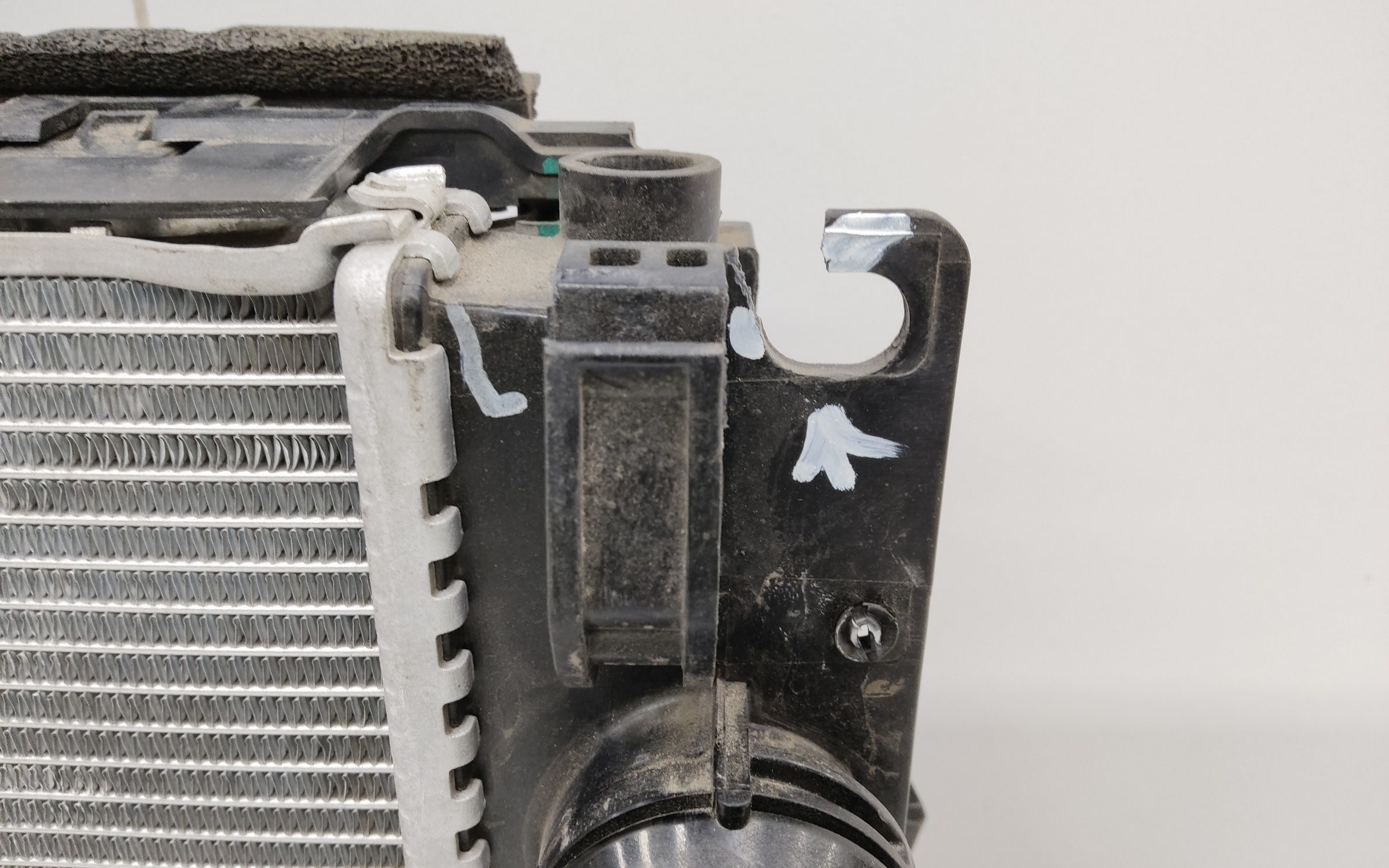 Радиатор охлаждения двигателя Geely Monjaro A/T