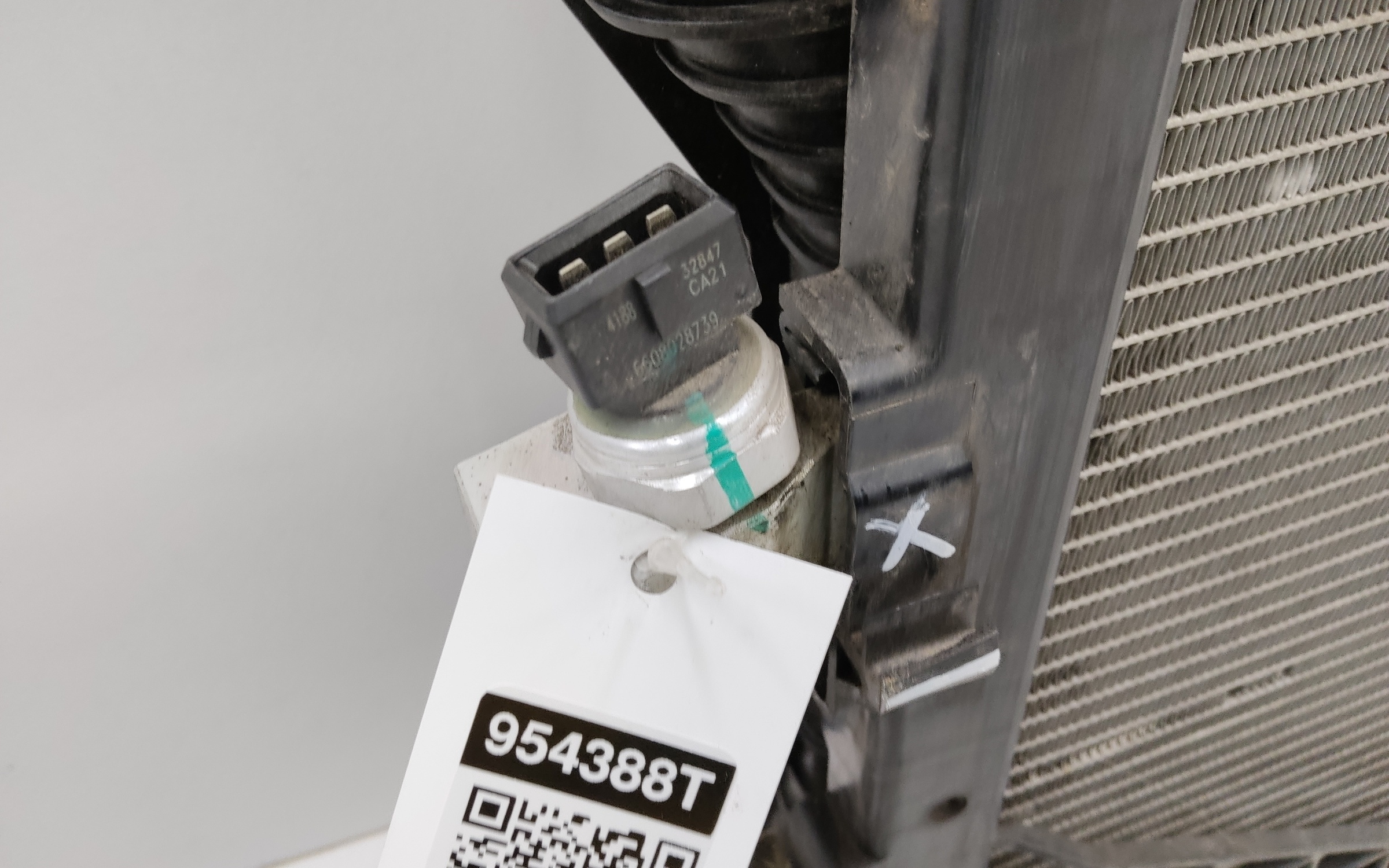 Радиатор охлаждения двигателя Geely Monjaro A/T