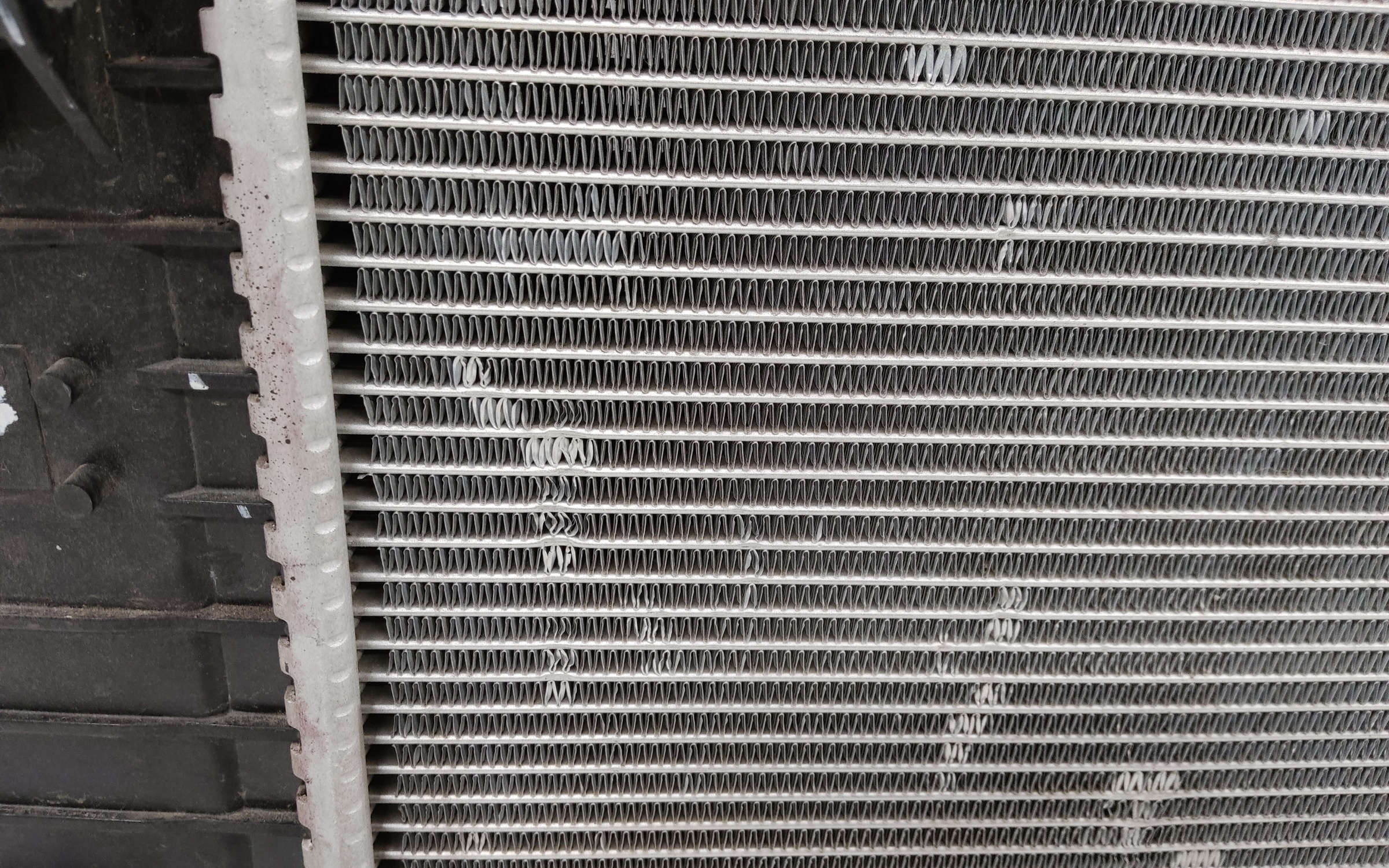 Радиатор охлаждения двигателя Geely Monjaro A/T