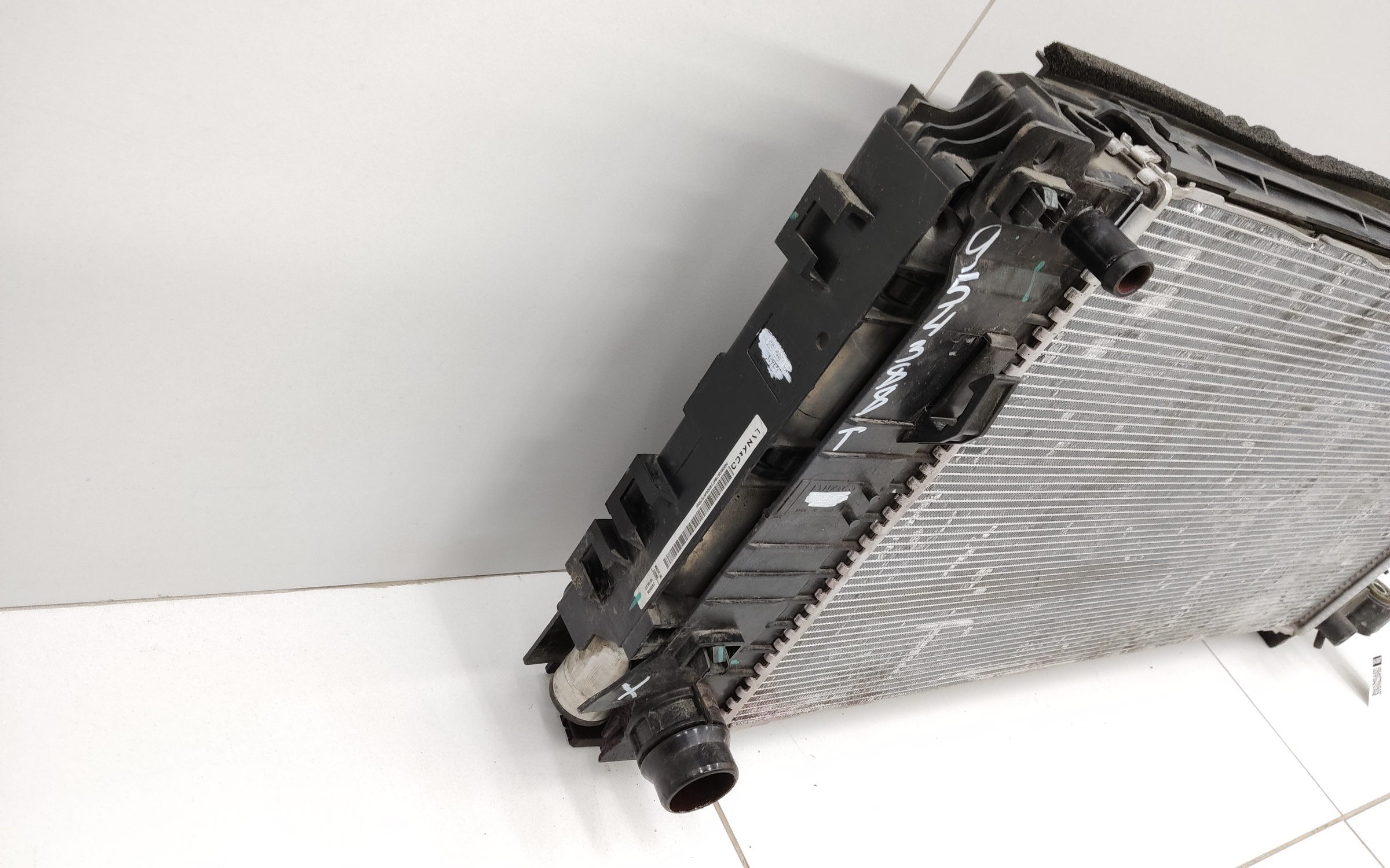 Радиатор охлаждения двигателя Geely Monjaro A/T