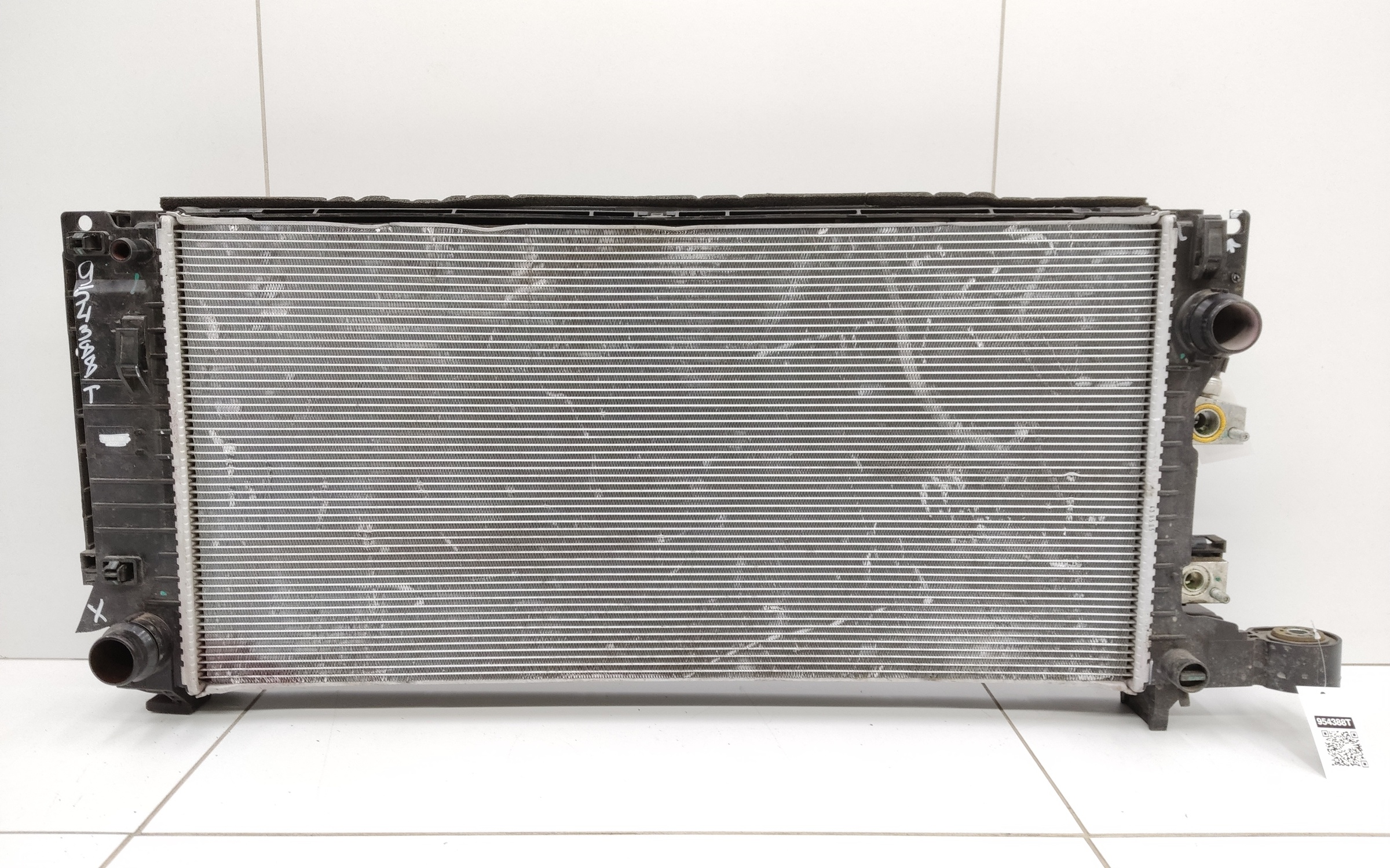 Радиатор охлаждения двигателя Geely Monjaro A/T