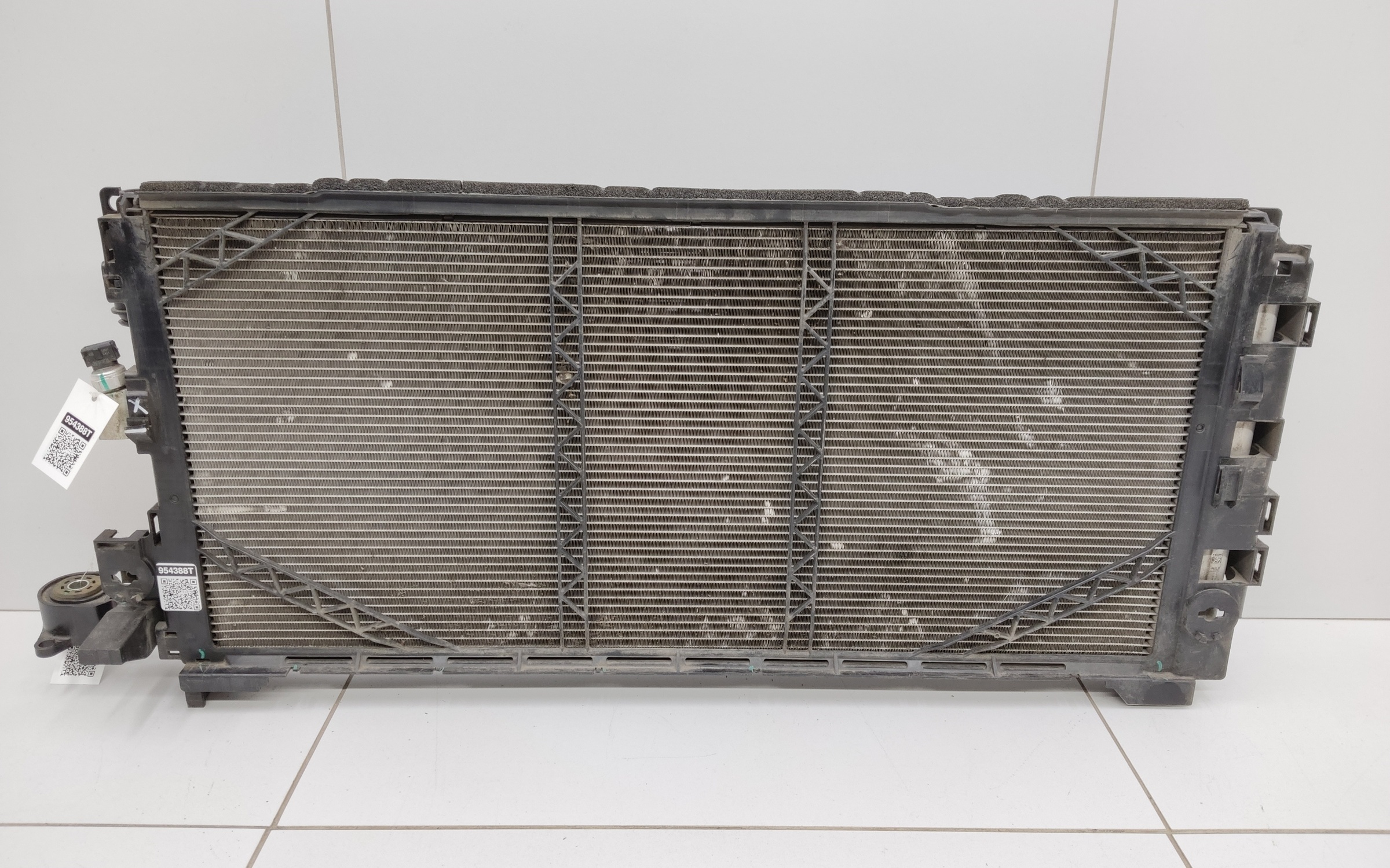 Радиатор охлаждения двигателя Geely Monjaro A/T