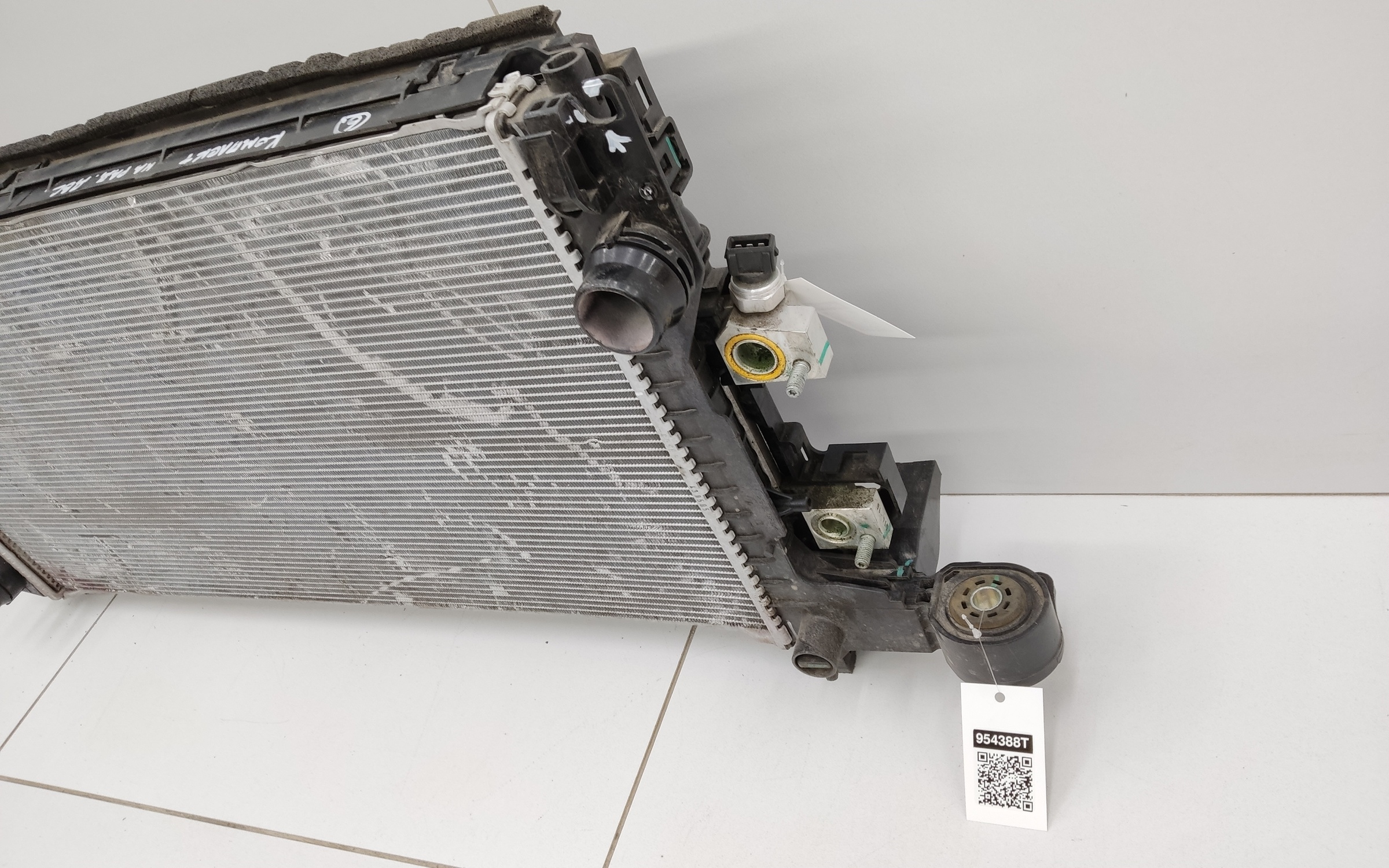 Радиатор охлаждения двигателя Geely Monjaro A/T