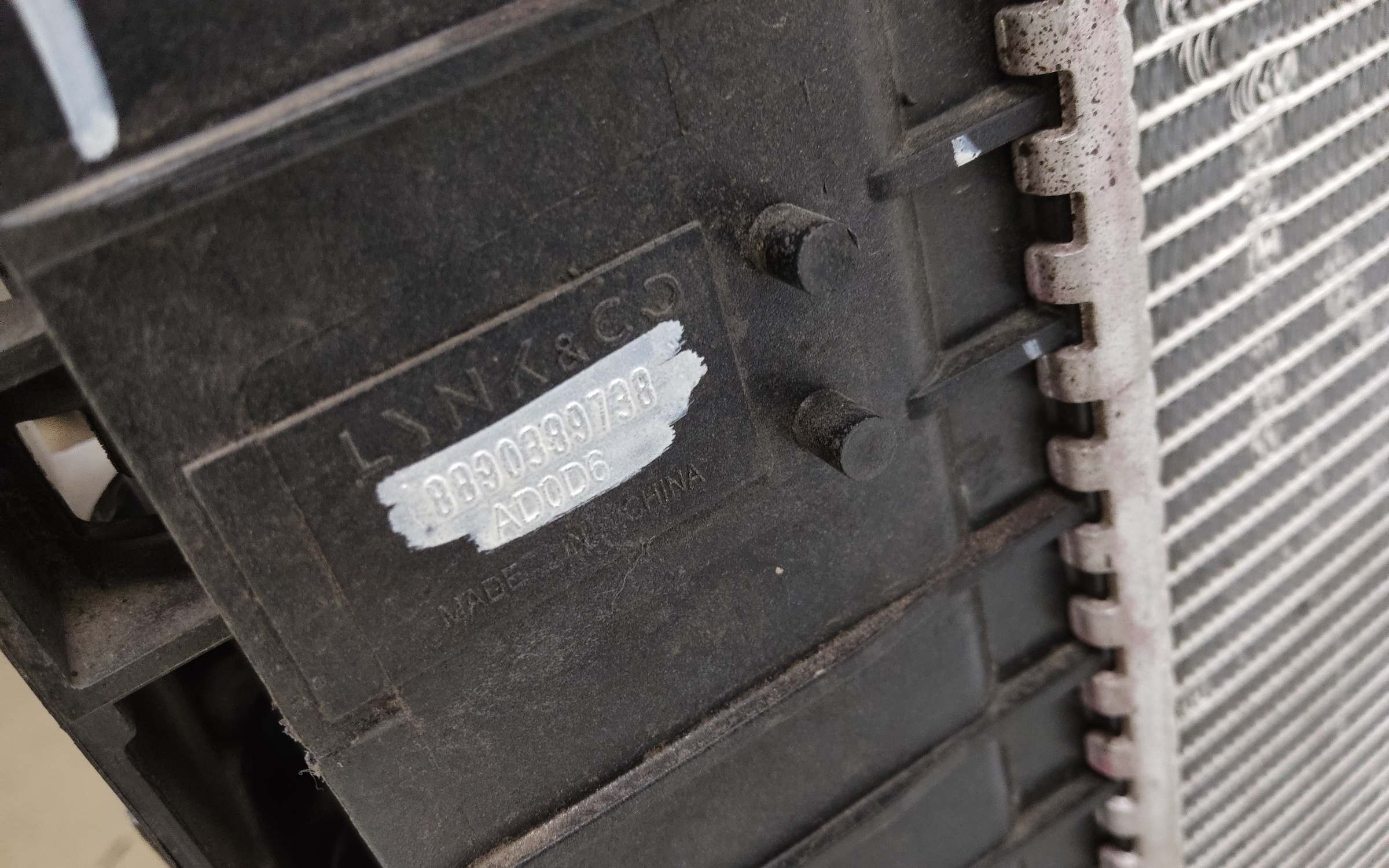 Радиатор охлаждения двигателя Geely Monjaro A/T