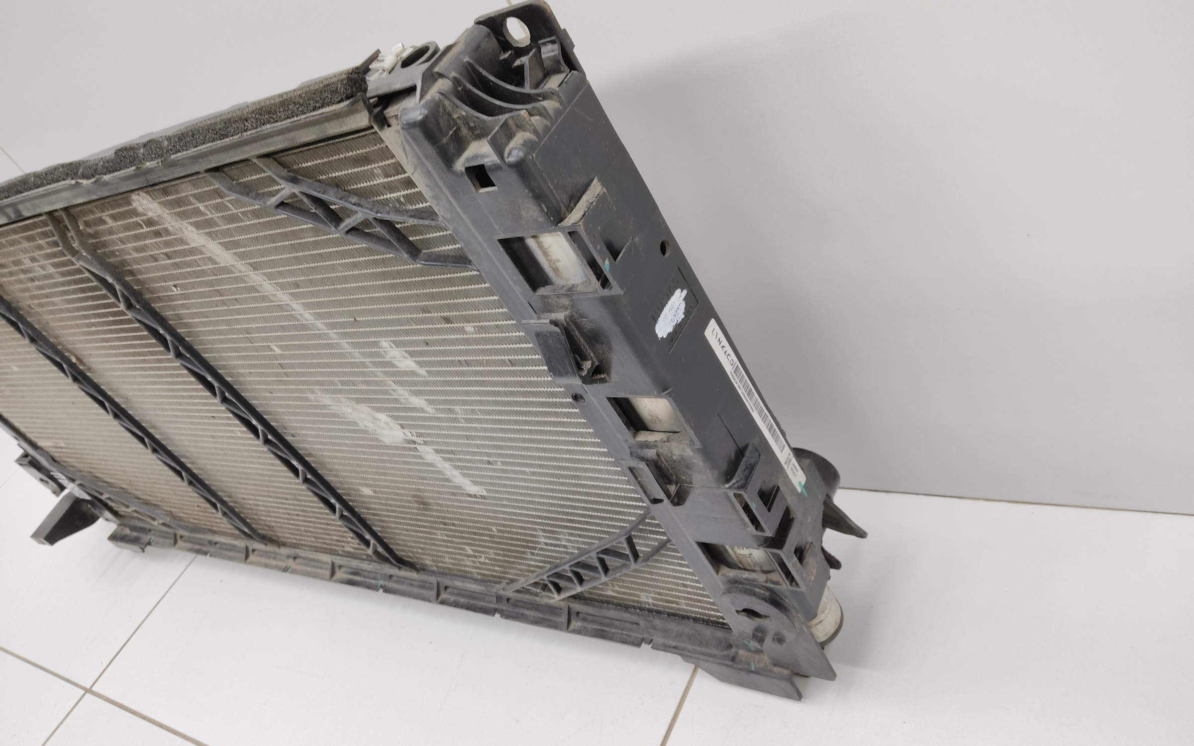 Радиатор охлаждения двигателя Geely Monjaro A/T