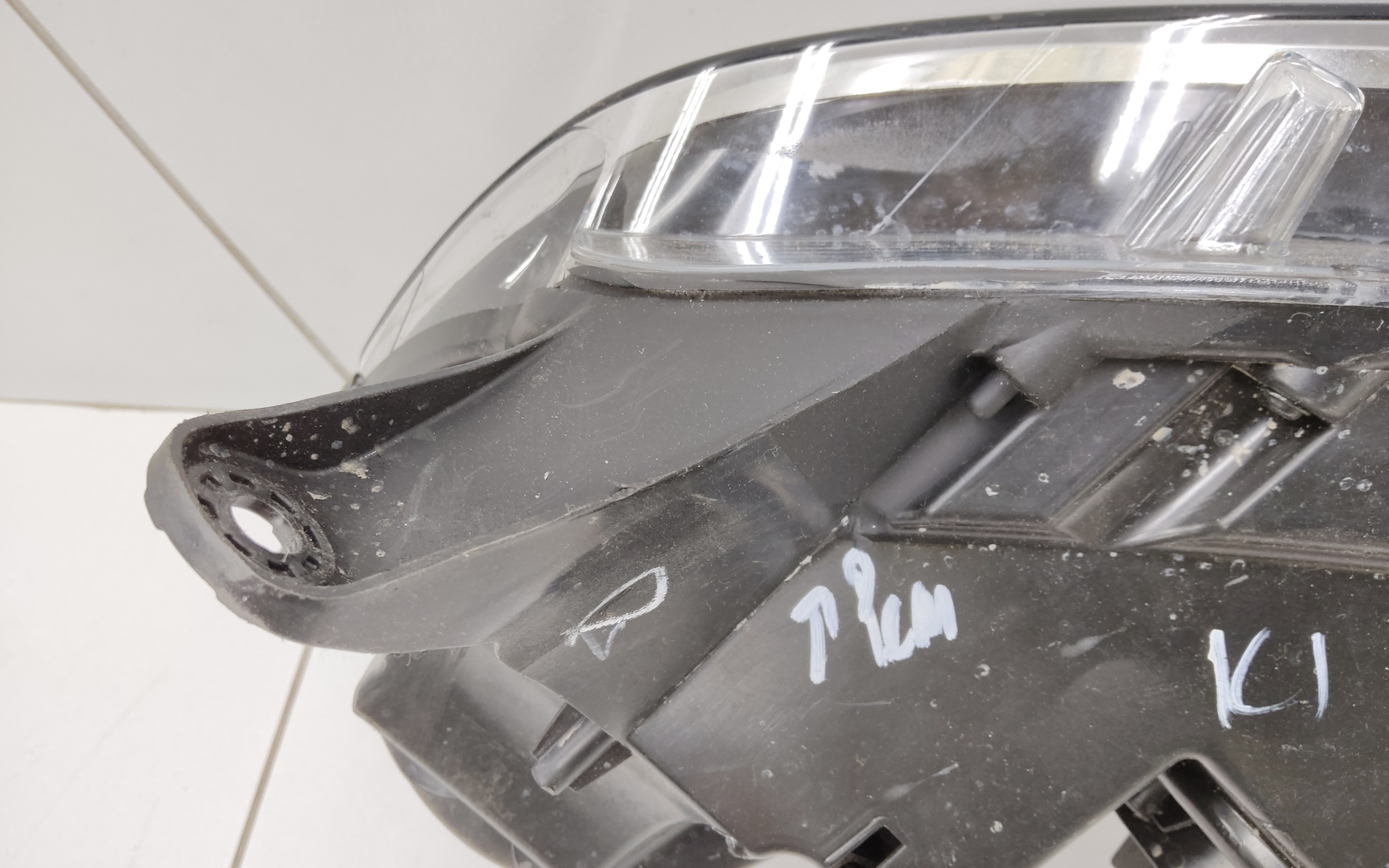 Фара передняя правая Lada Largus 1 Restail