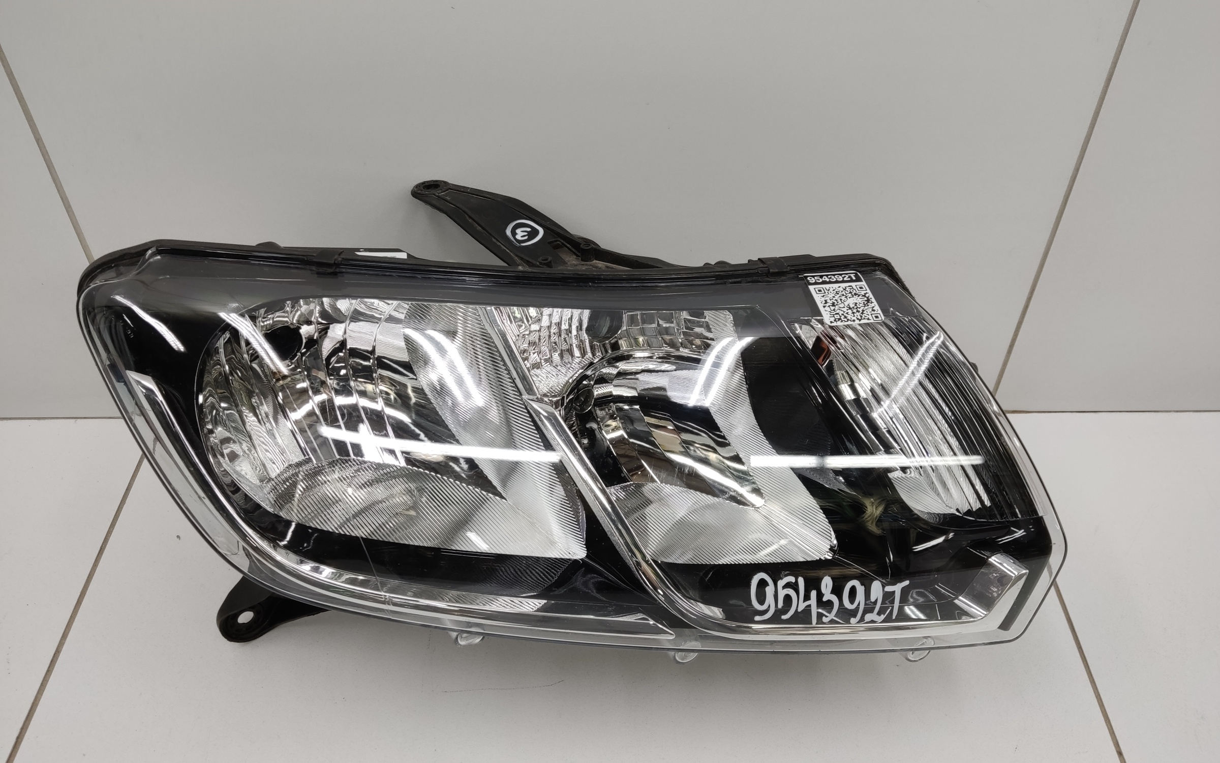 Фара передняя правая Lada Largus 1 Restail