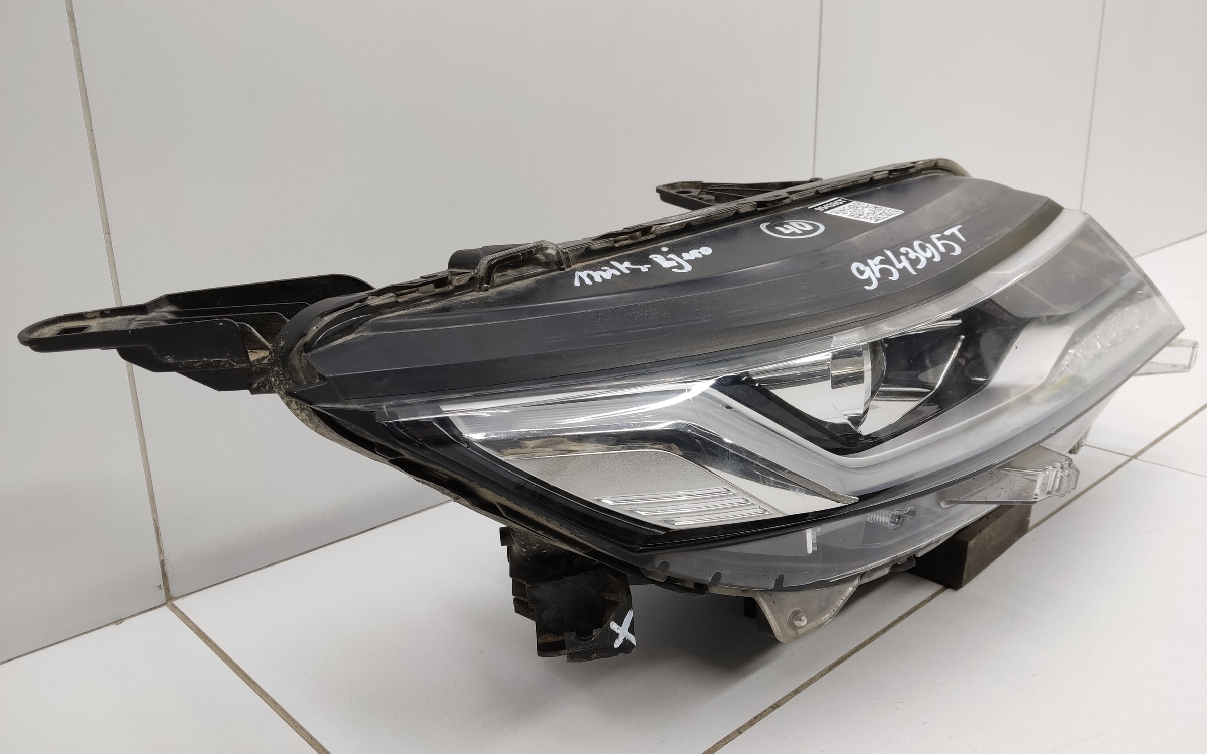 Фара передняя правая верхняя Mitsubishi Pajero Sport 3 Restail LED