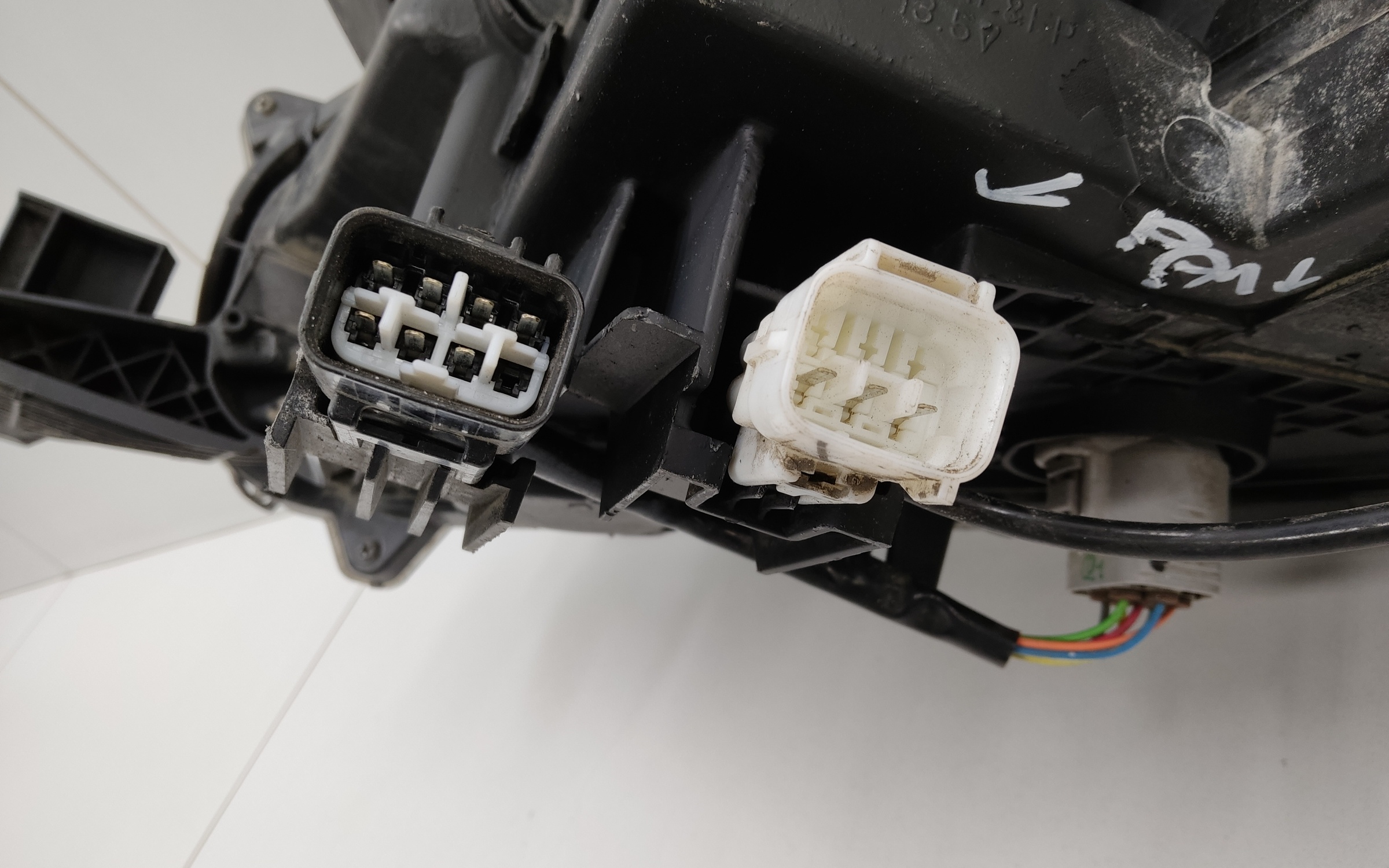 Фара передняя правая верхняя Mitsubishi Pajero Sport 3 Restail LED