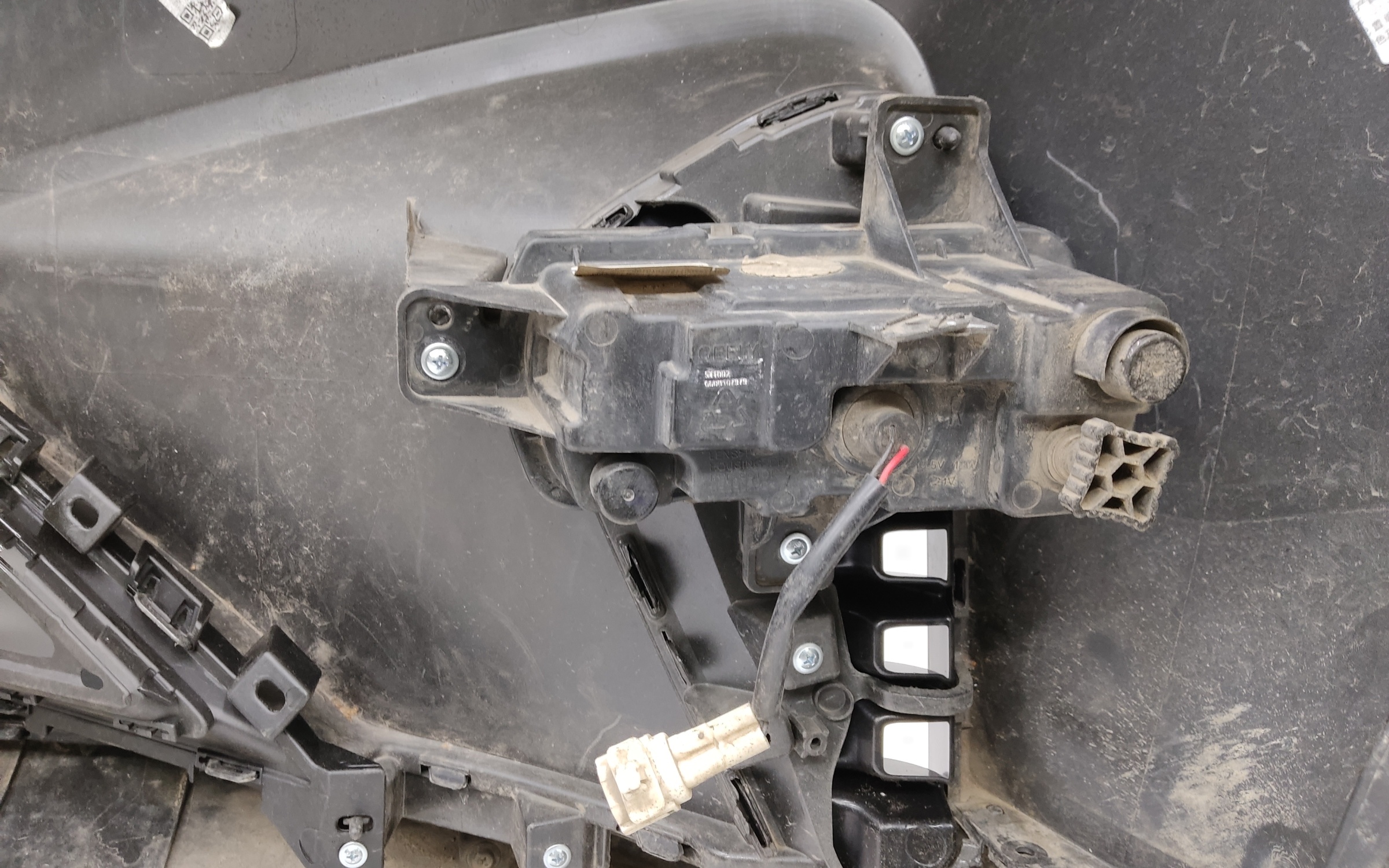 Бампер передний Geely Coolray без парктроников