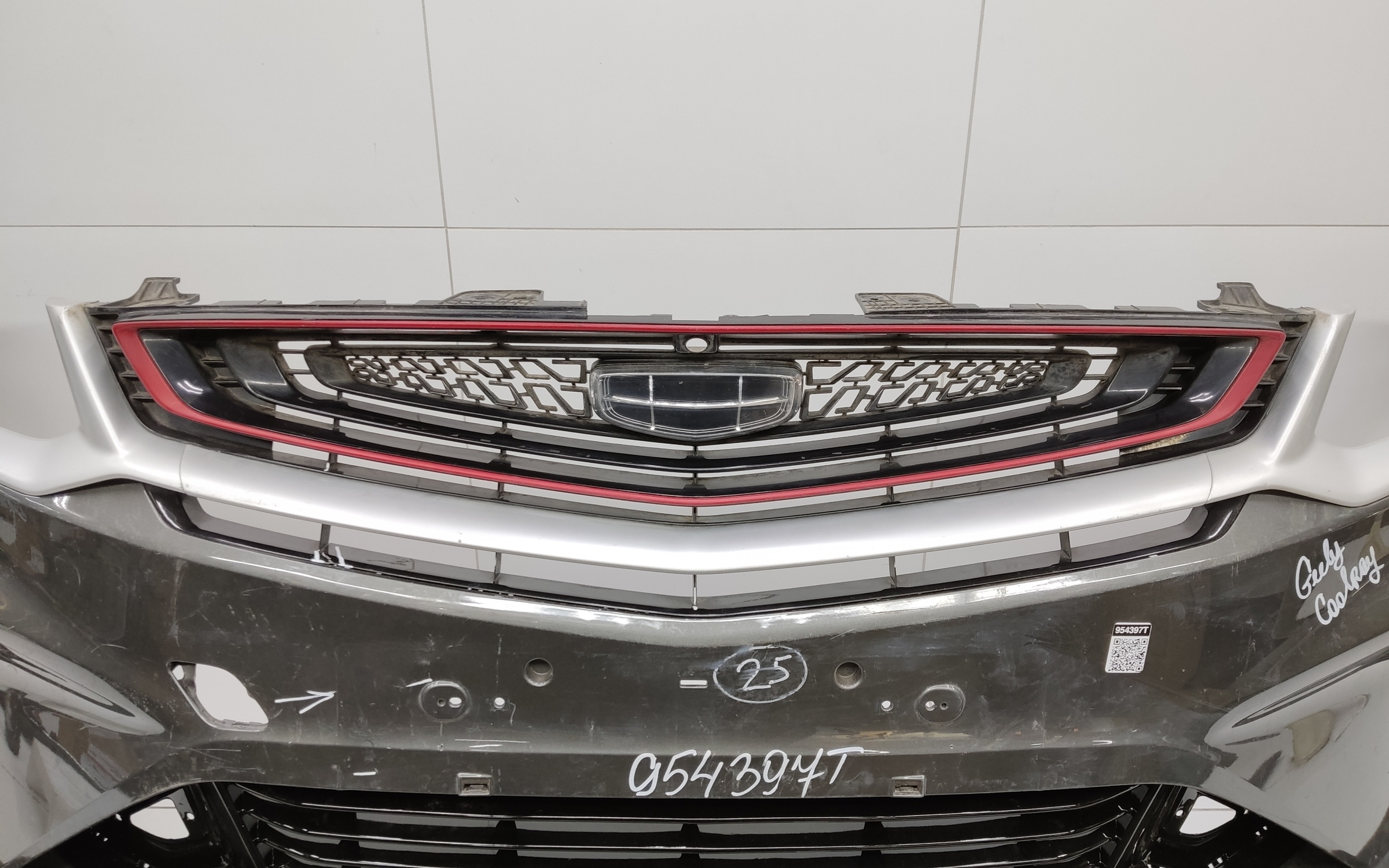 Бампер передний Geely Coolray без парктроников