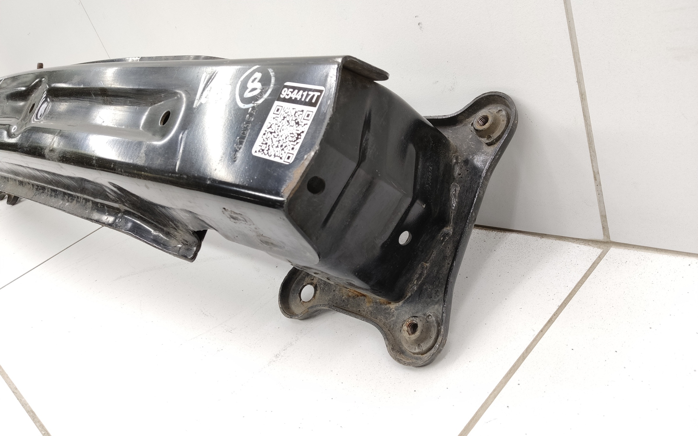 Усилитель переднего бампера Lada Vesta