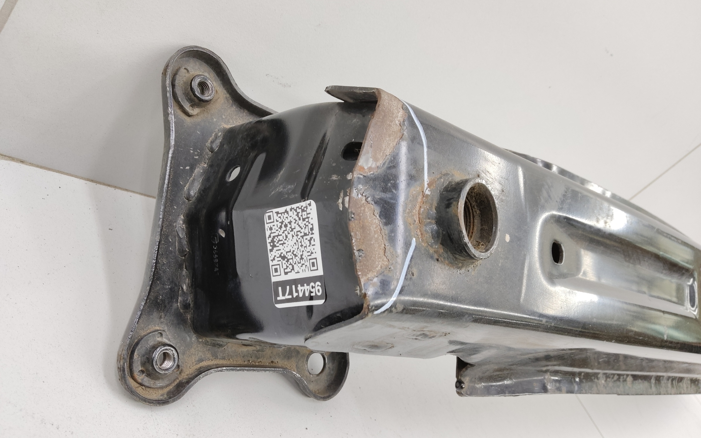 Усилитель переднего бампера Lada Vesta