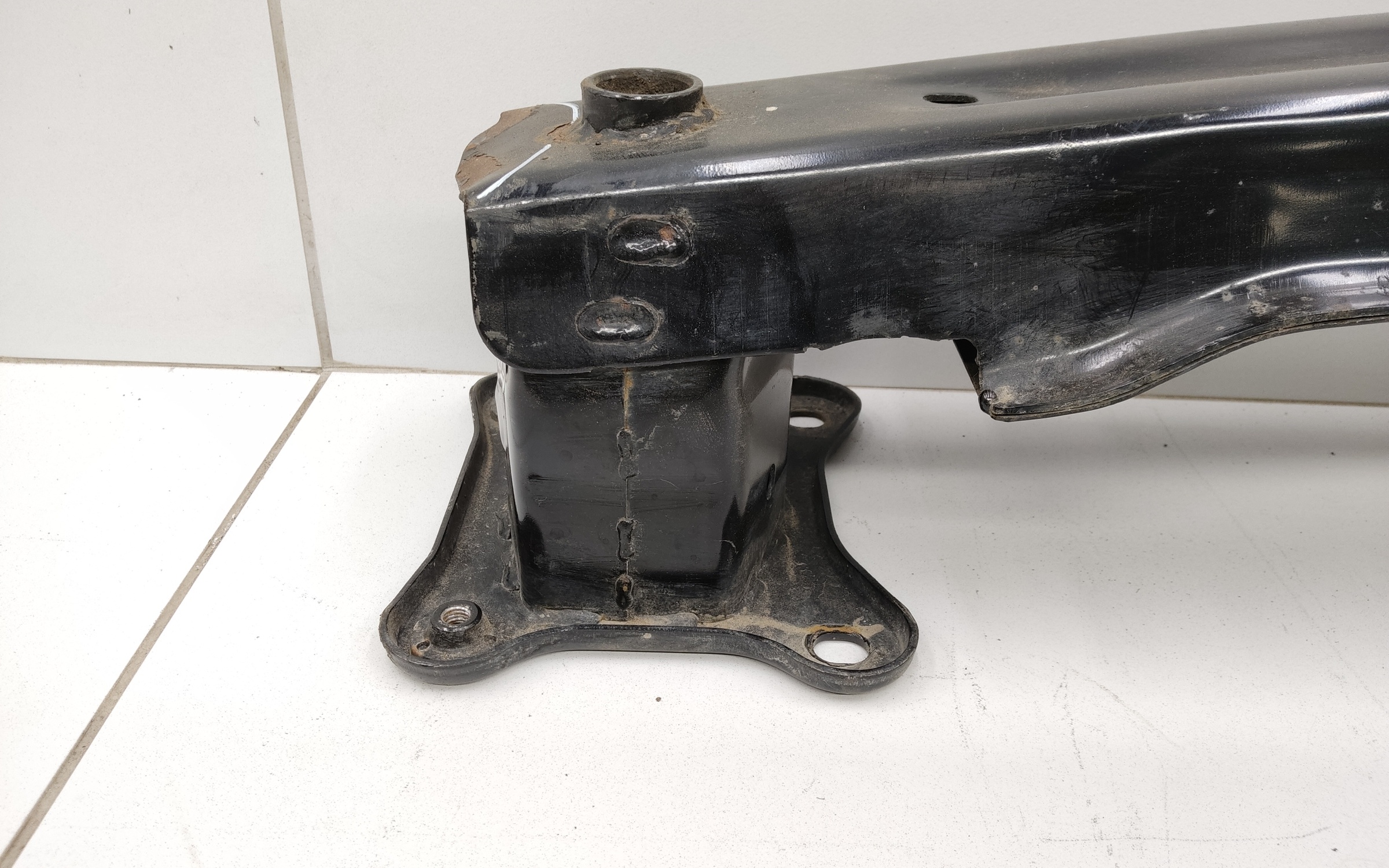 Усилитель переднего бампера Lada Vesta