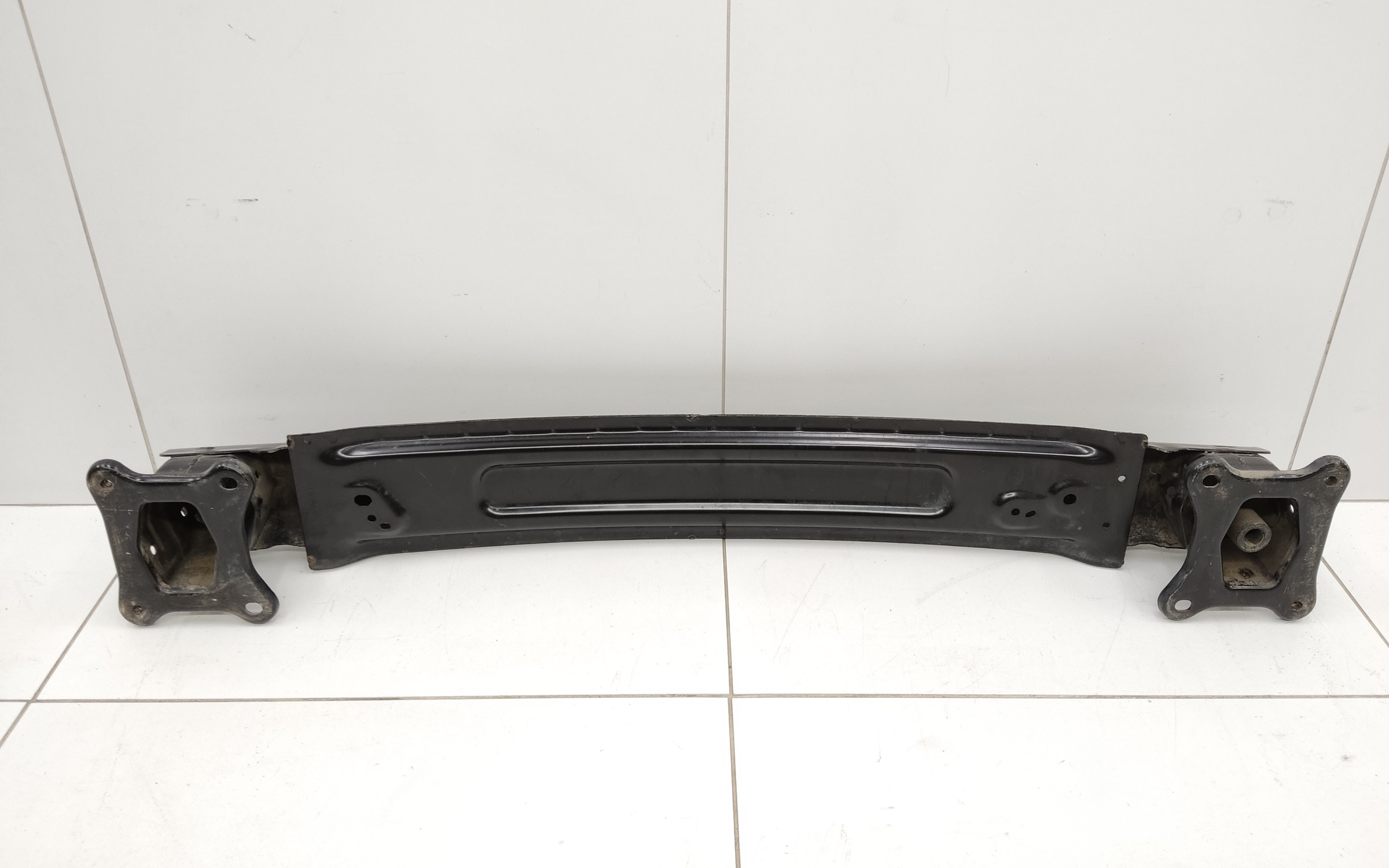 Усилитель переднего бампера Lada Vesta