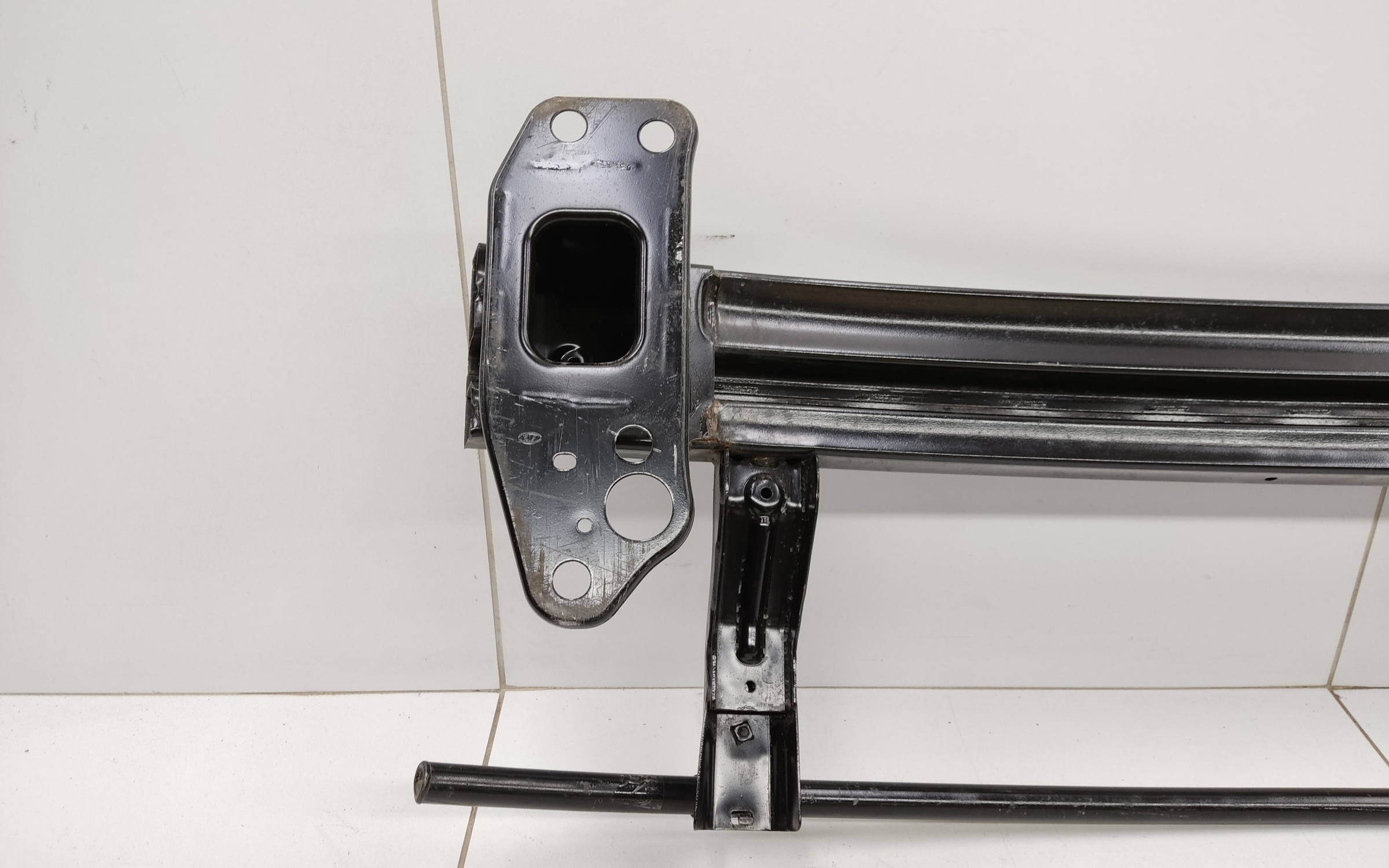 Усилитель переднего бампера Hyundai Solaris 2