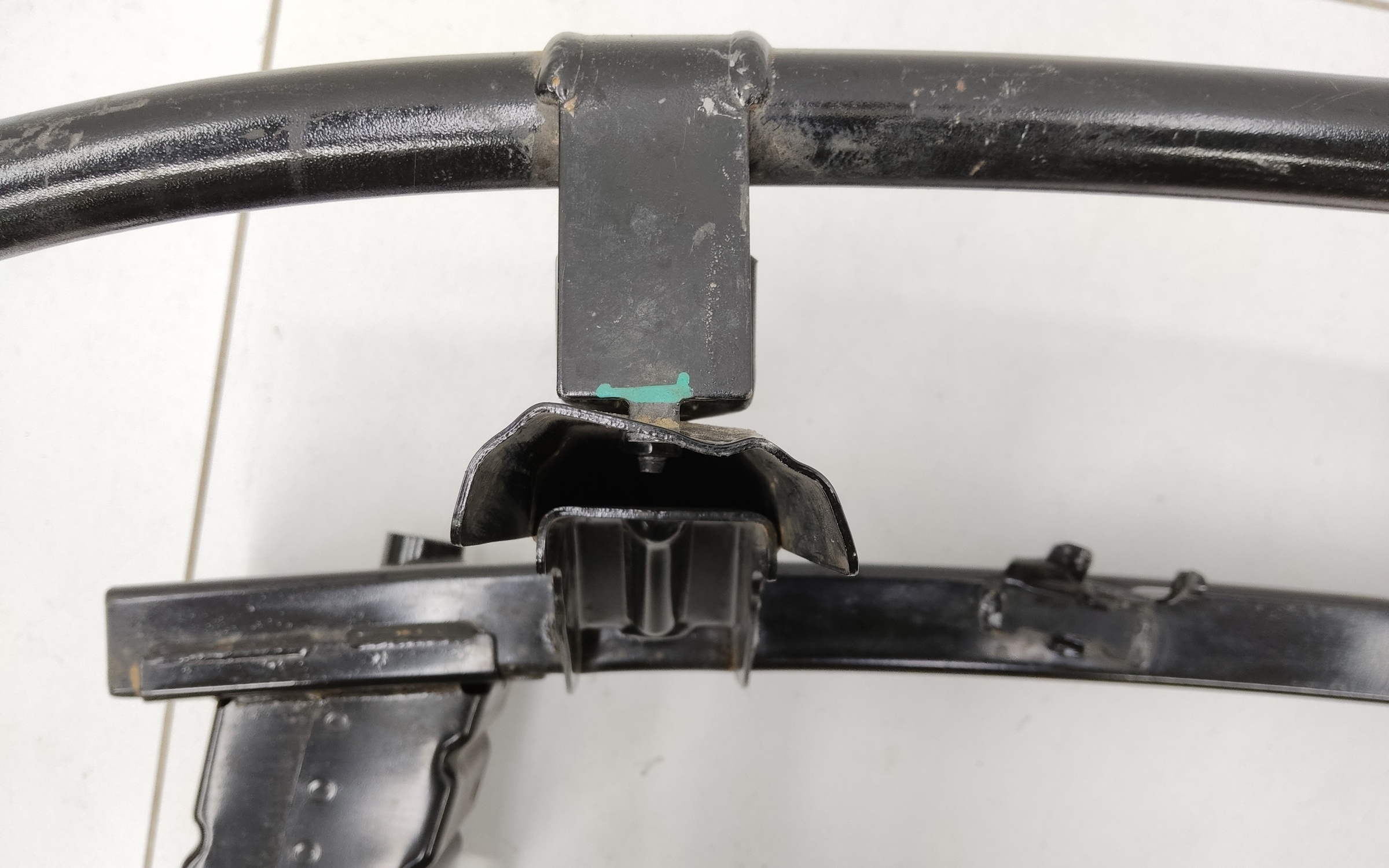 Усилитель переднего бампера Hyundai Solaris 2