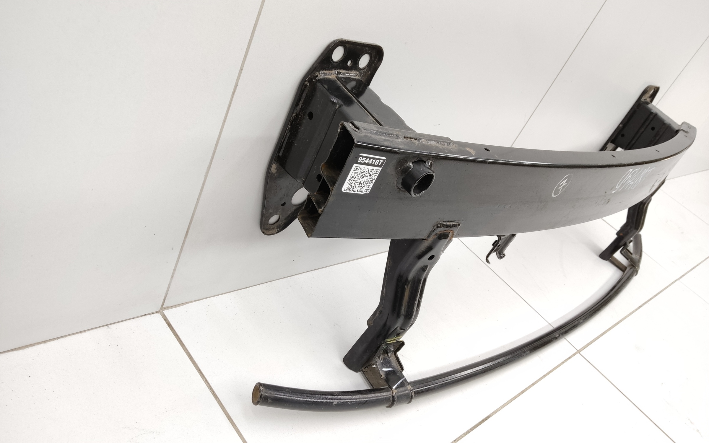 Усилитель переднего бампера Hyundai Solaris 2