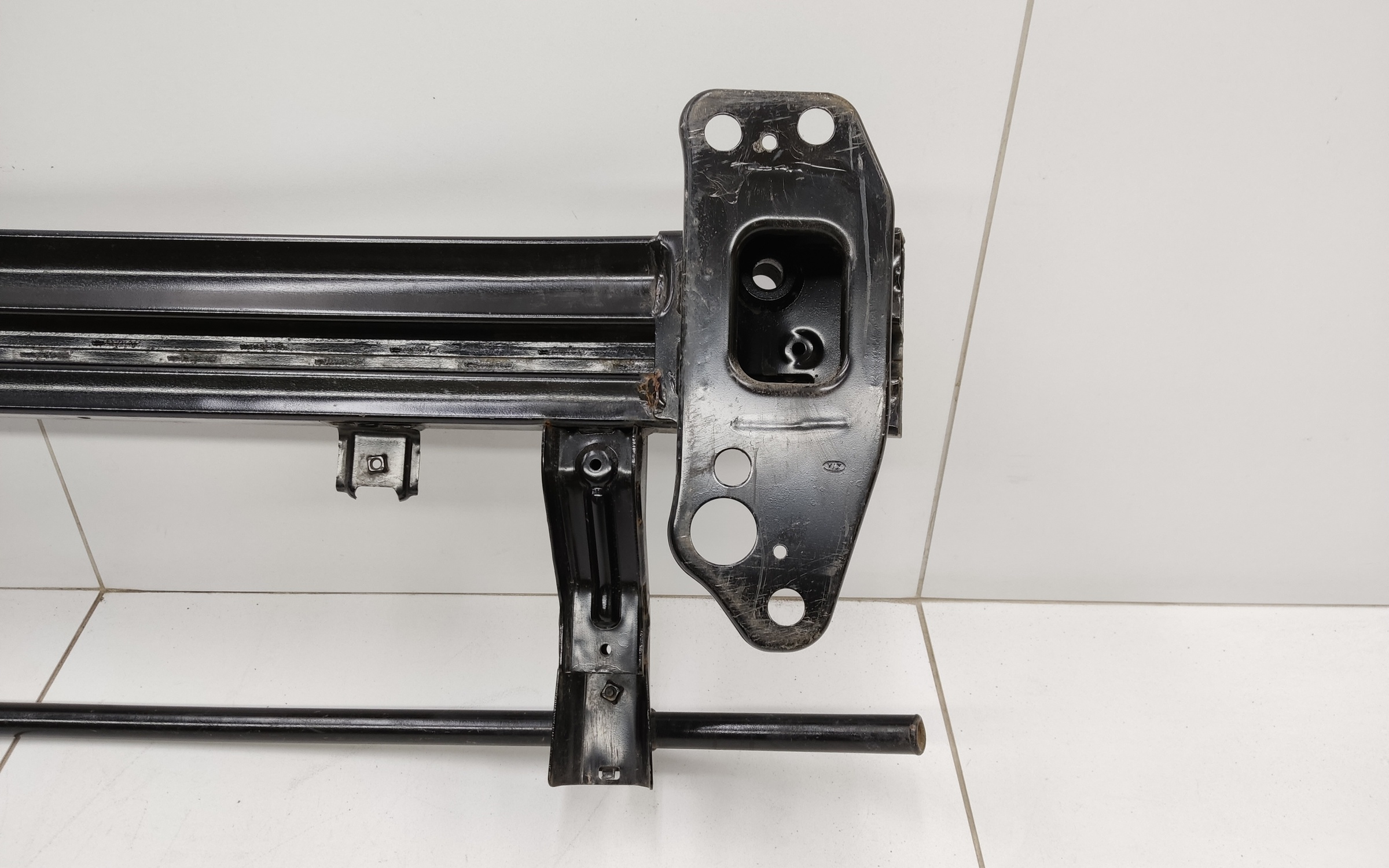 Усилитель переднего бампера Hyundai Solaris 2