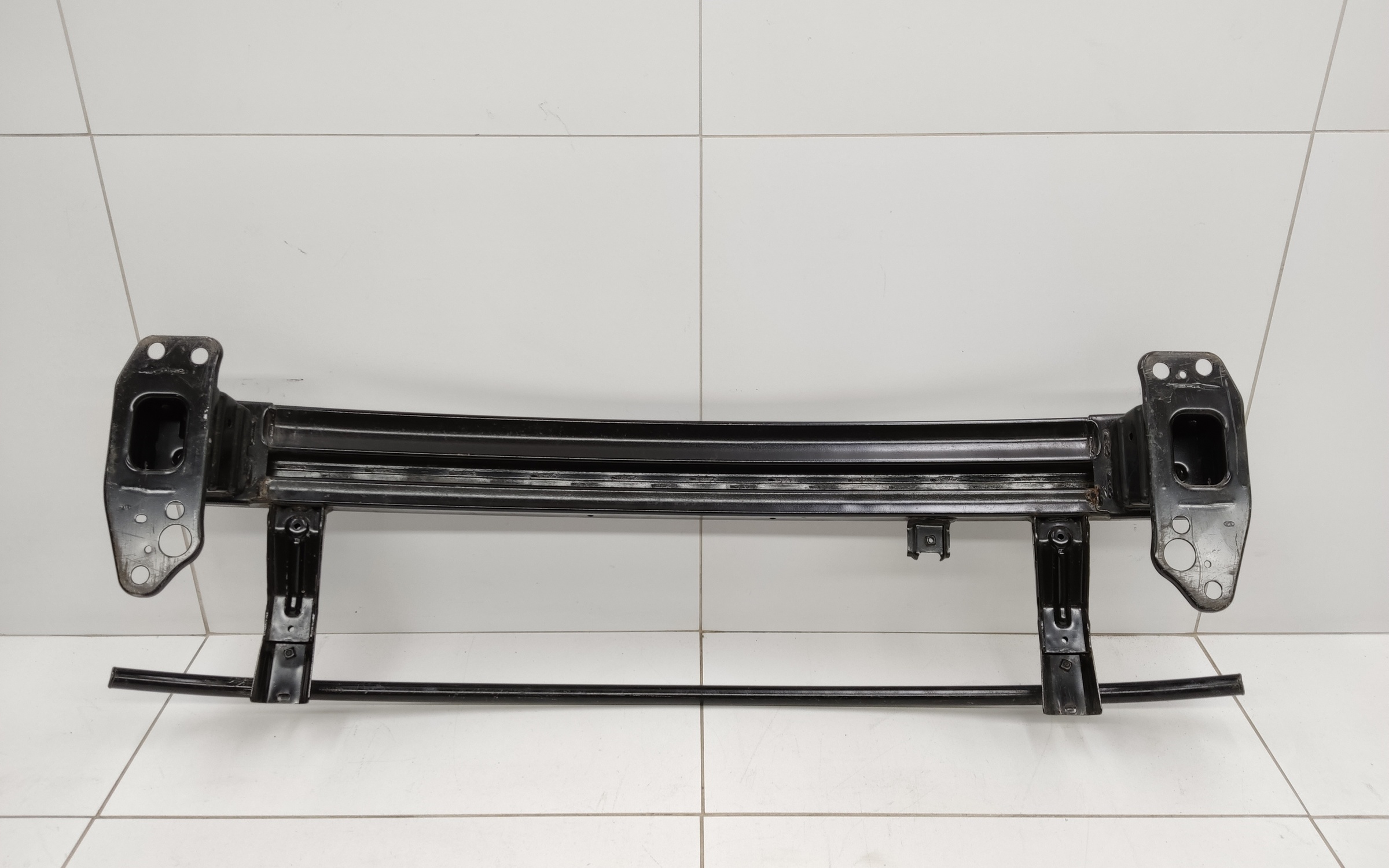 Усилитель переднего бампера Hyundai Solaris 2