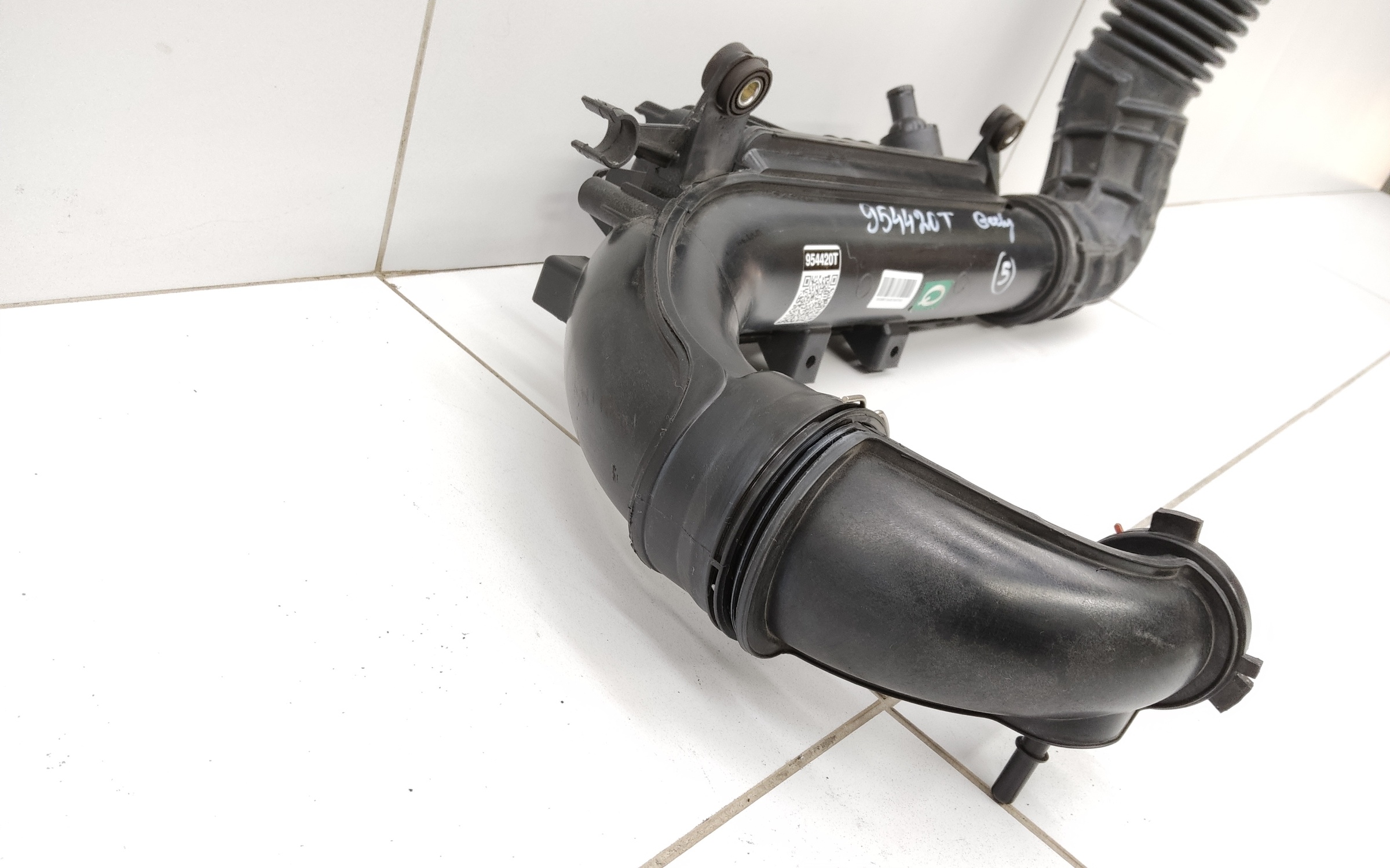 Патрубок воздушного фильтра Geely Coolray