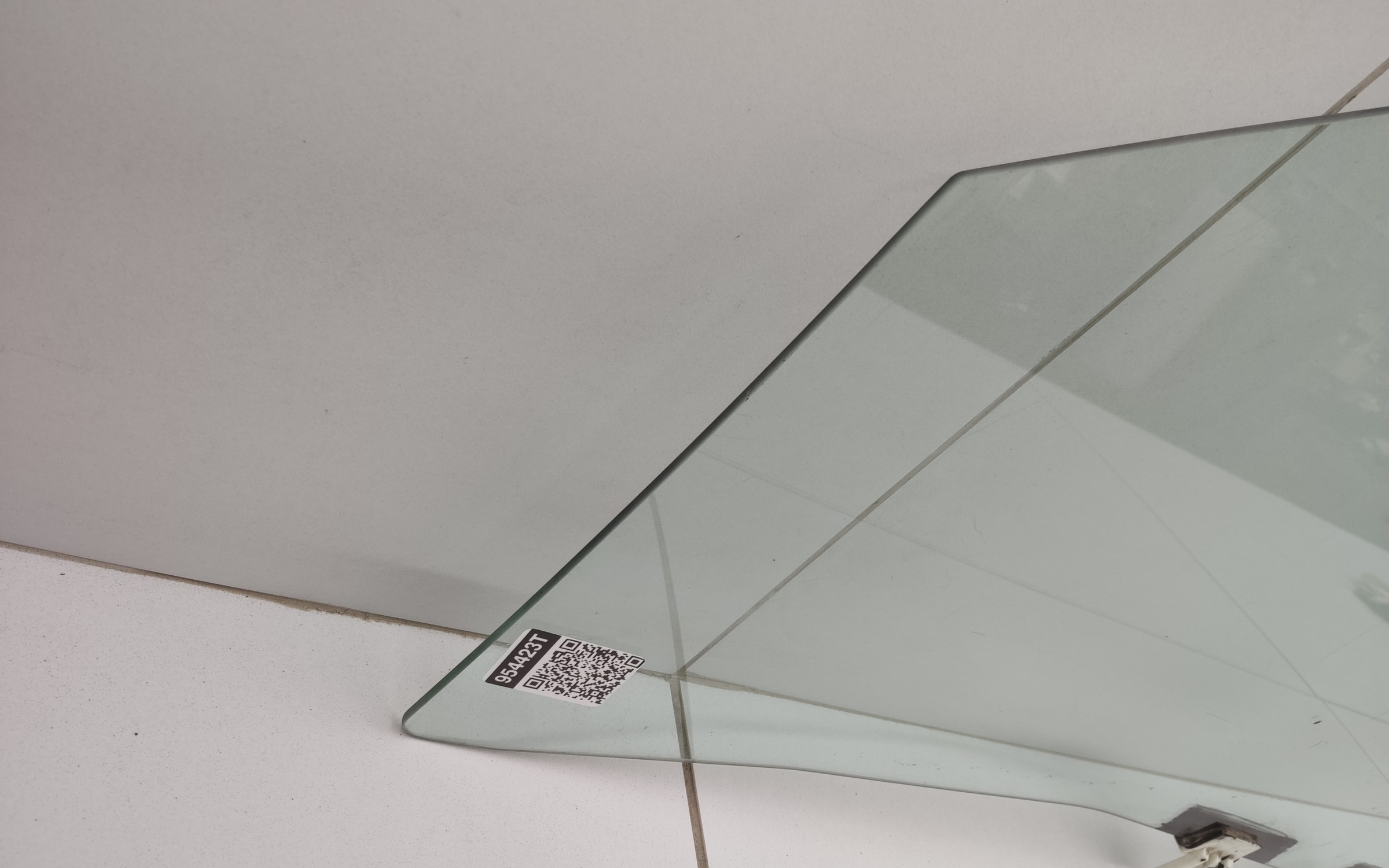 Стекло двери передней левой Geely Coolray