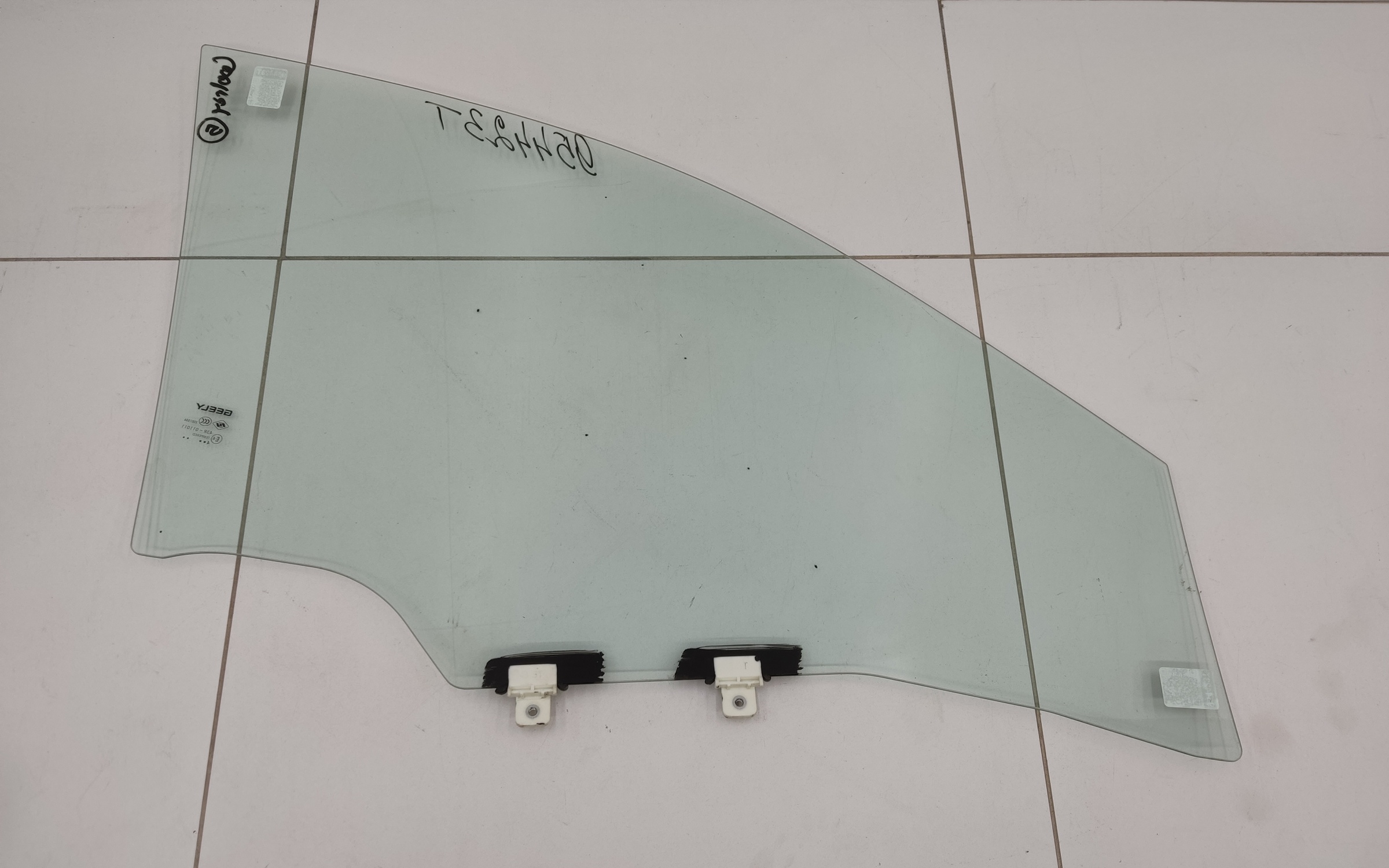 Стекло двери передней левой Geely Coolray