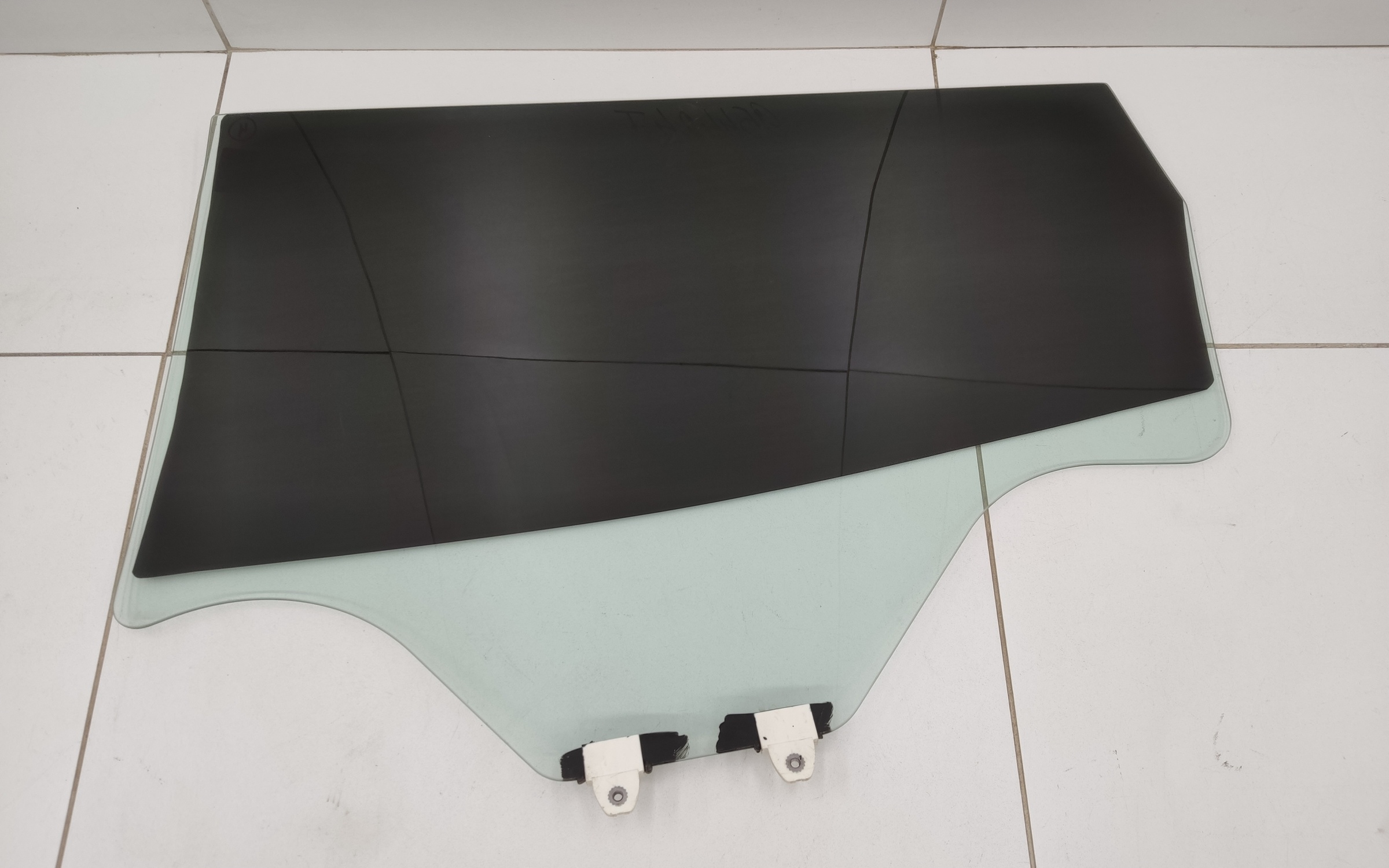 Стекло двери задней правой Geely Cityray