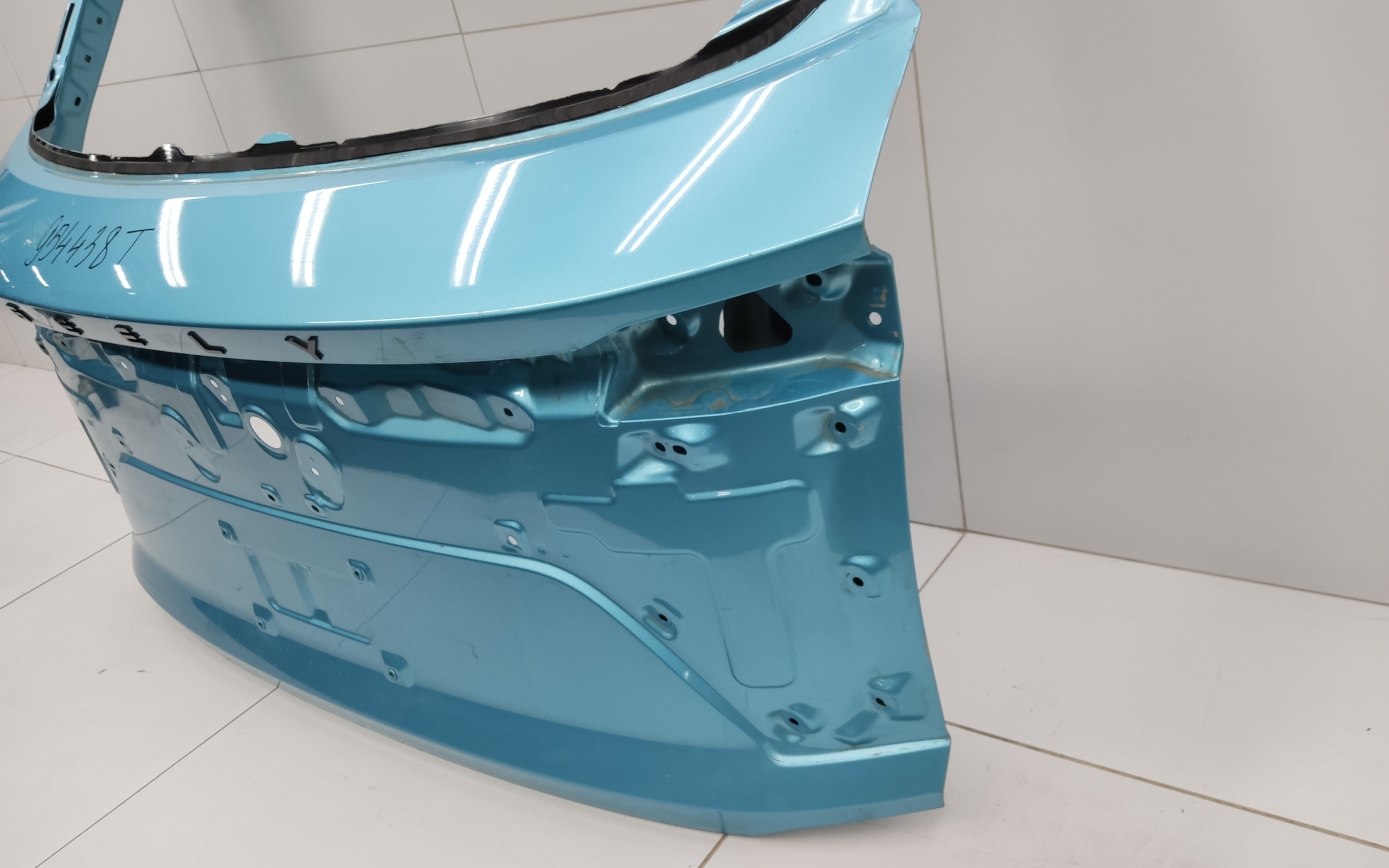 Крышка багажника Geely Coolray Restail