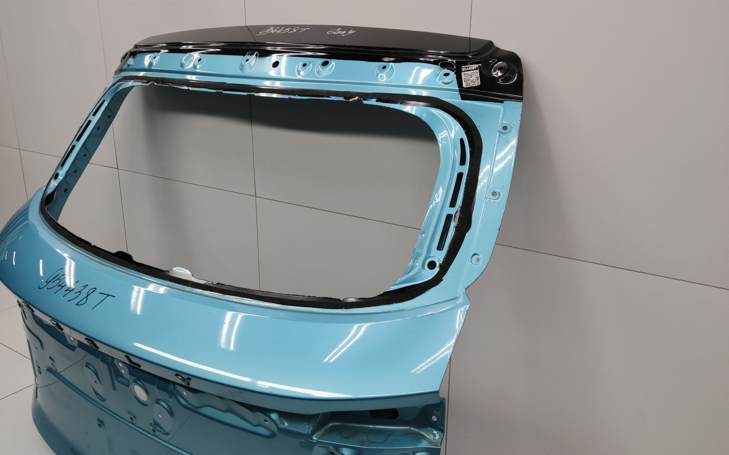 Крышка багажника Geely Coolray Restail